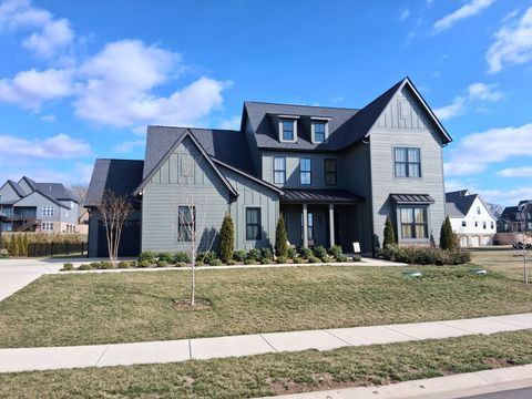 7204 Ellaby Ct College Grove TN 37046