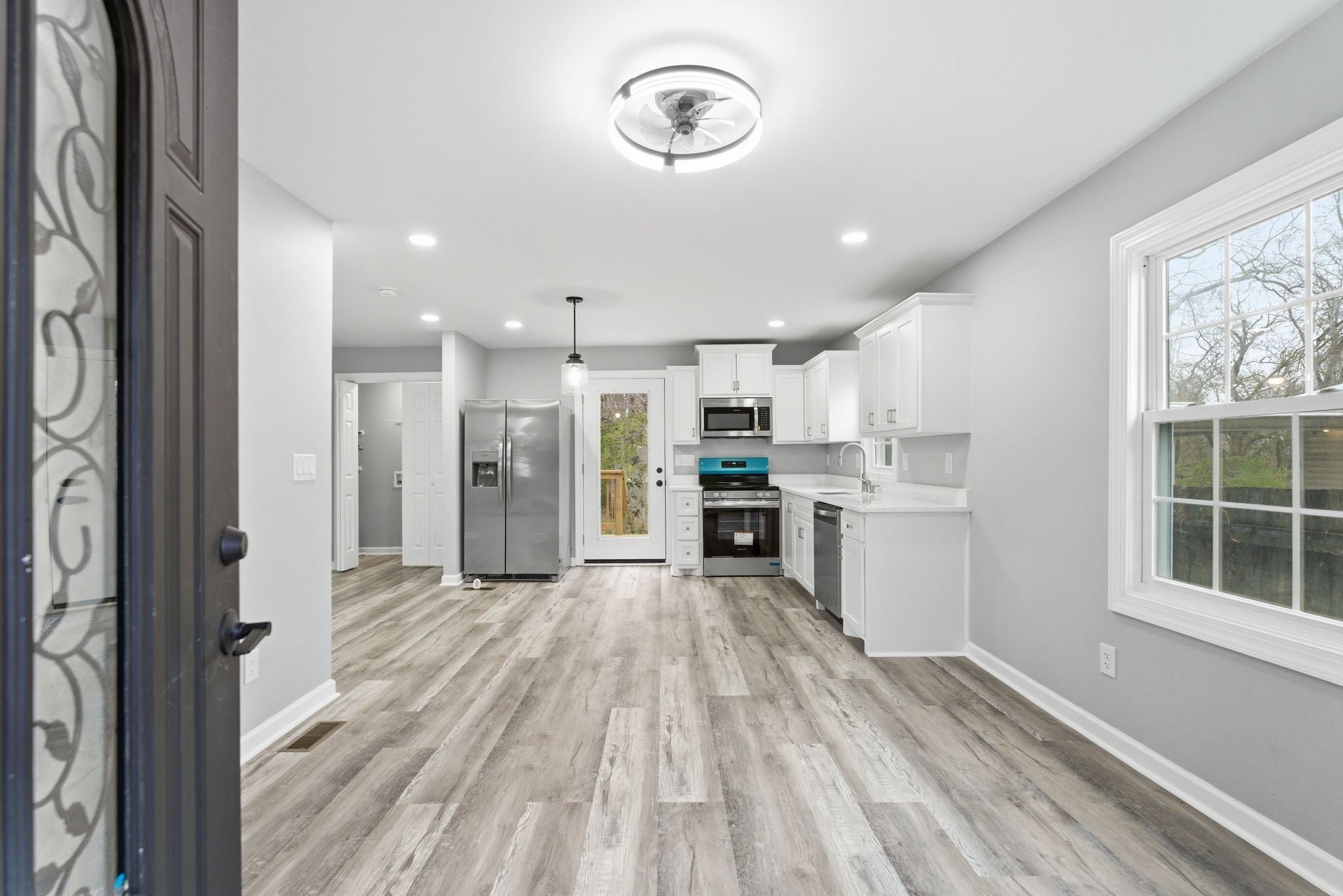 214 W Adams Ave