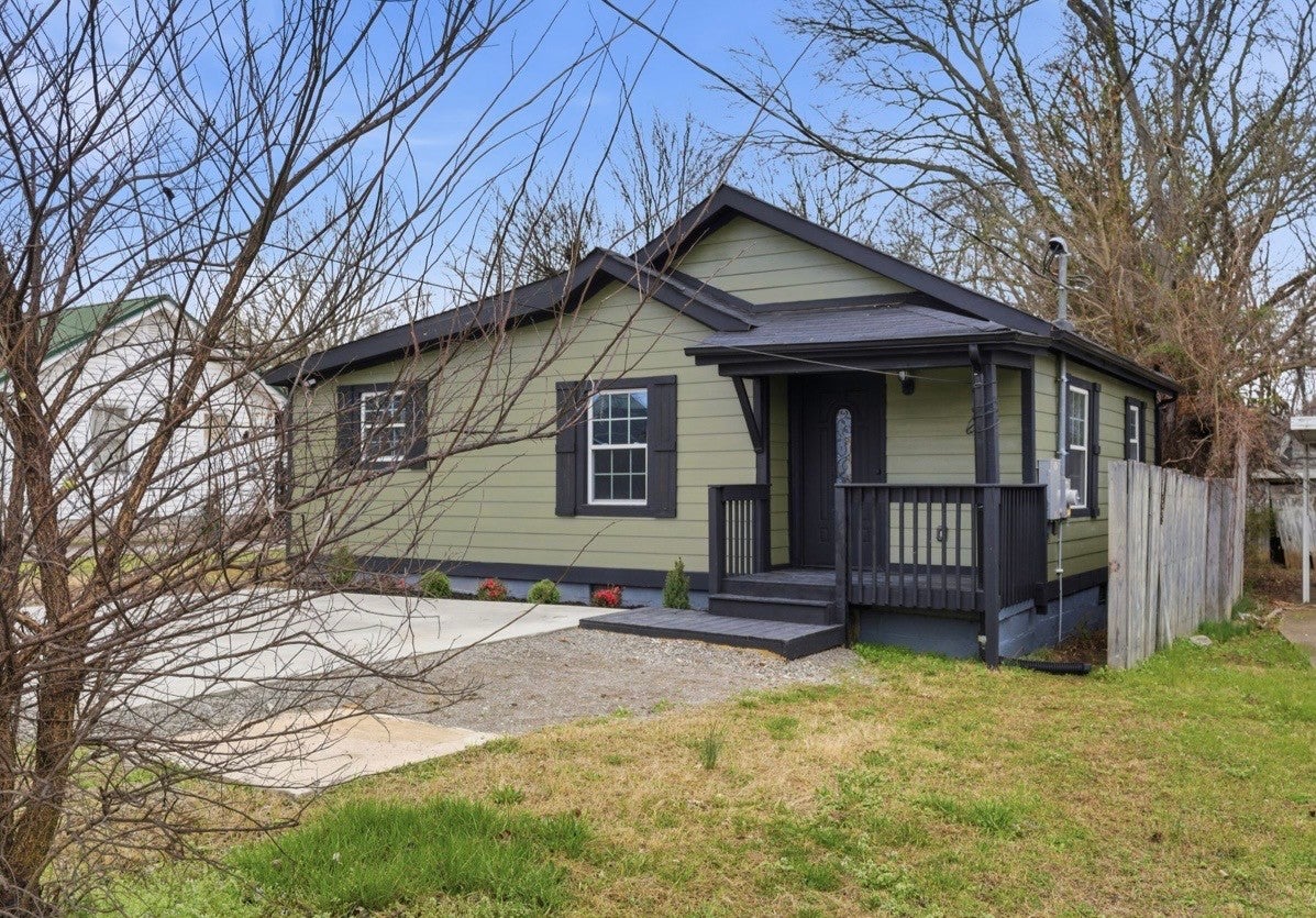 214 W Adams Ave