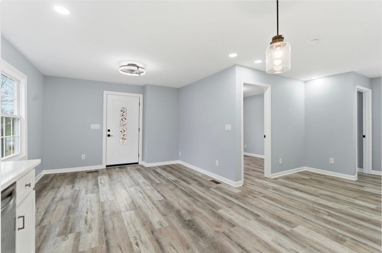 214 W Adams Ave