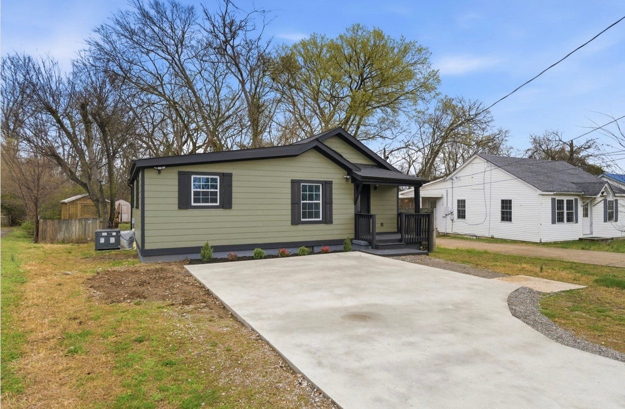 214 W Adams Ave