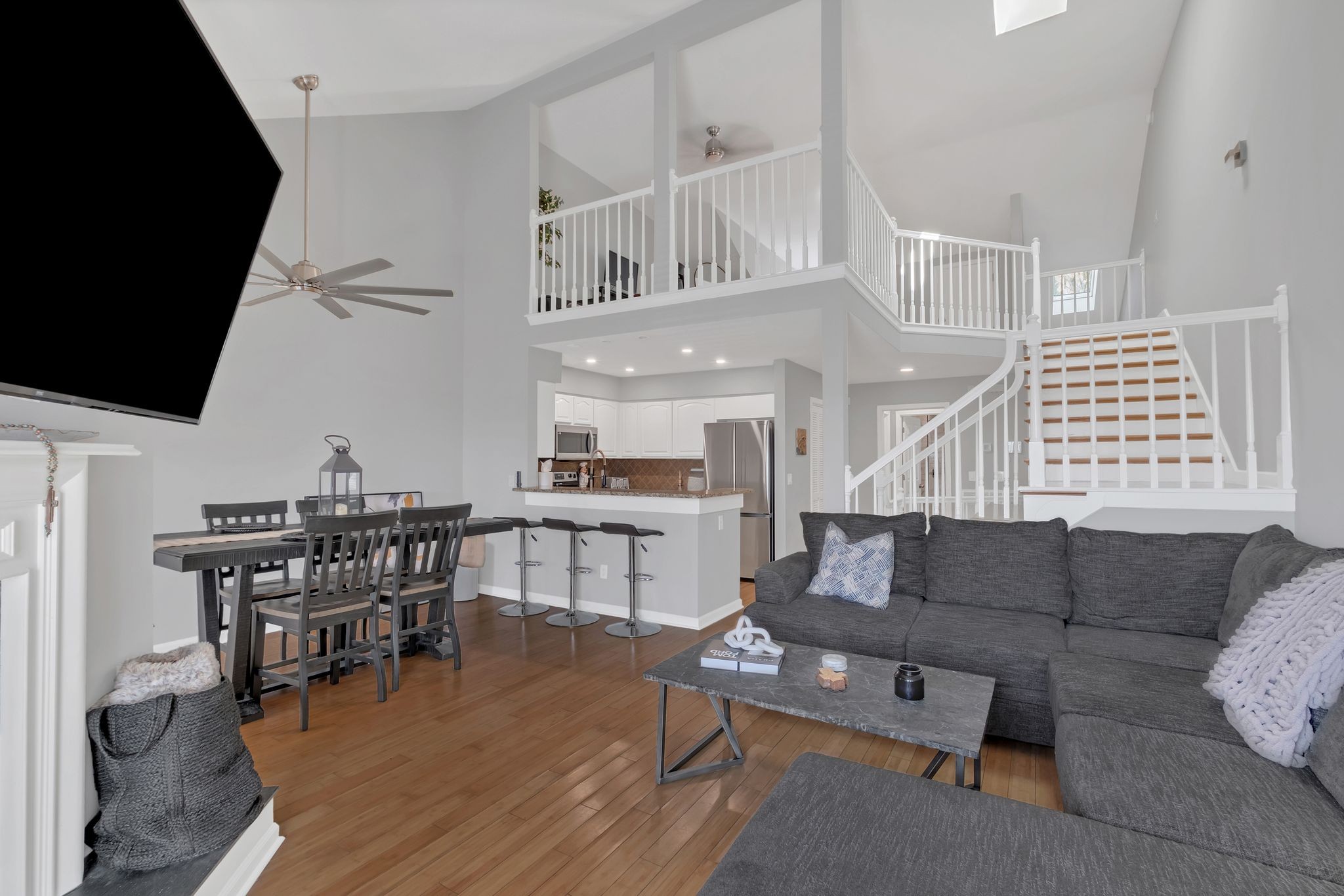 220 Glenstone Cir