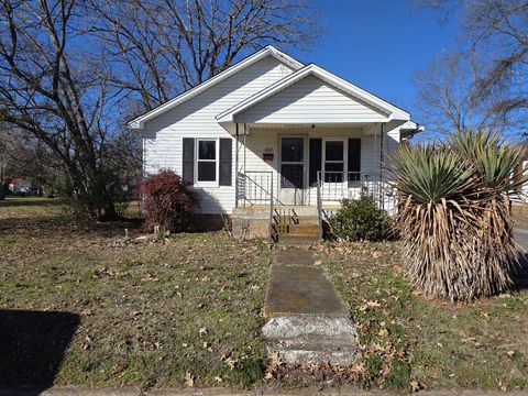 Photo of 432 2nd St, Lawrenceburg, TN 38464 (MLS # 3134575)