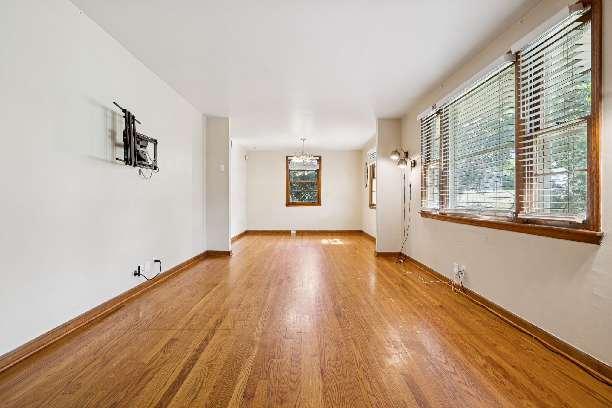 2505 Shadow Ln