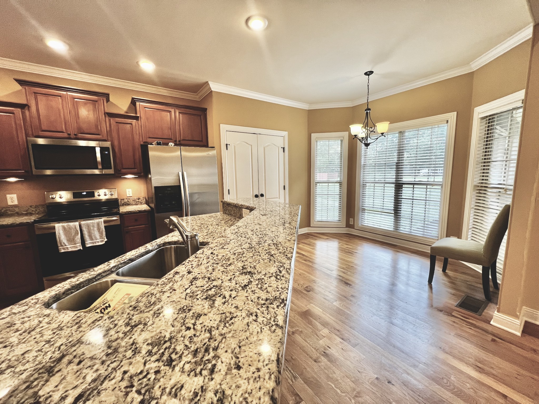 102 Spring View Dr