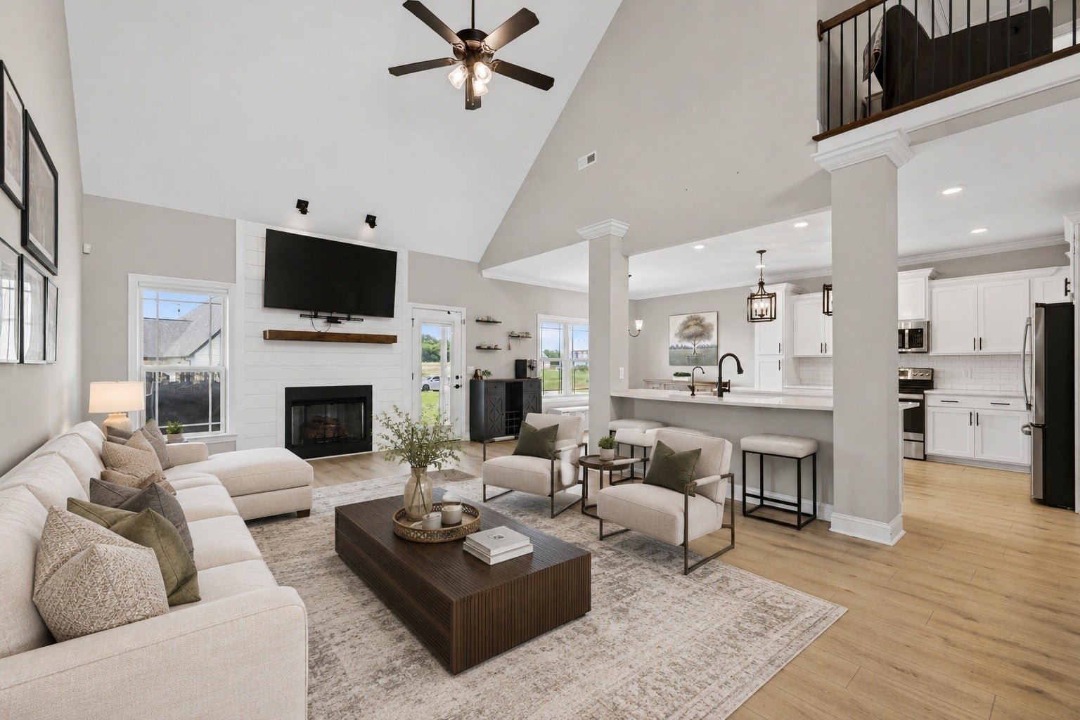 344 Oasis Ln