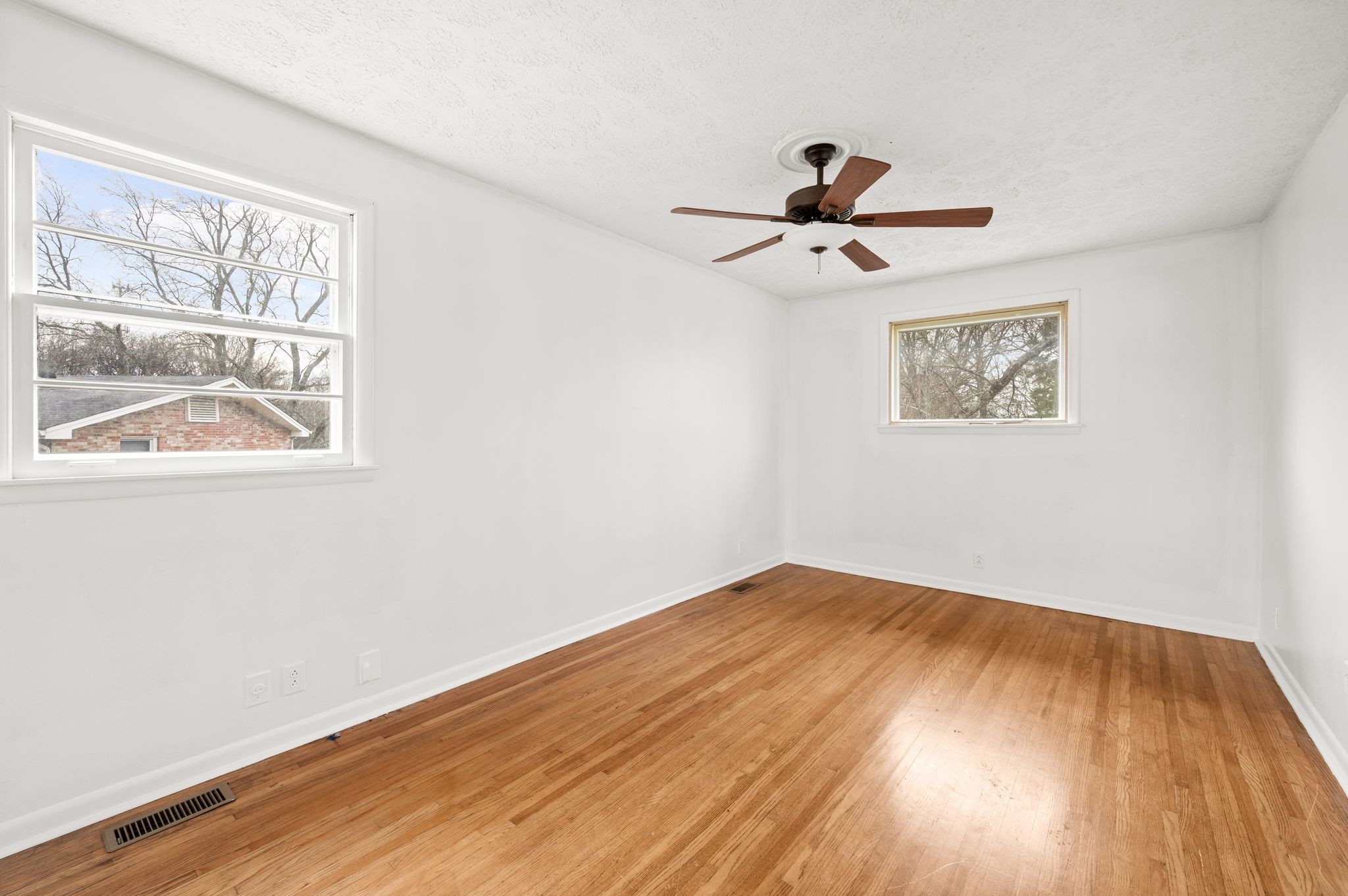 Nashville, Tennessee 37209, United States, 4 Bedrooms Bedrooms, ,2 BathroomsBathrooms,Residential,Active,252218