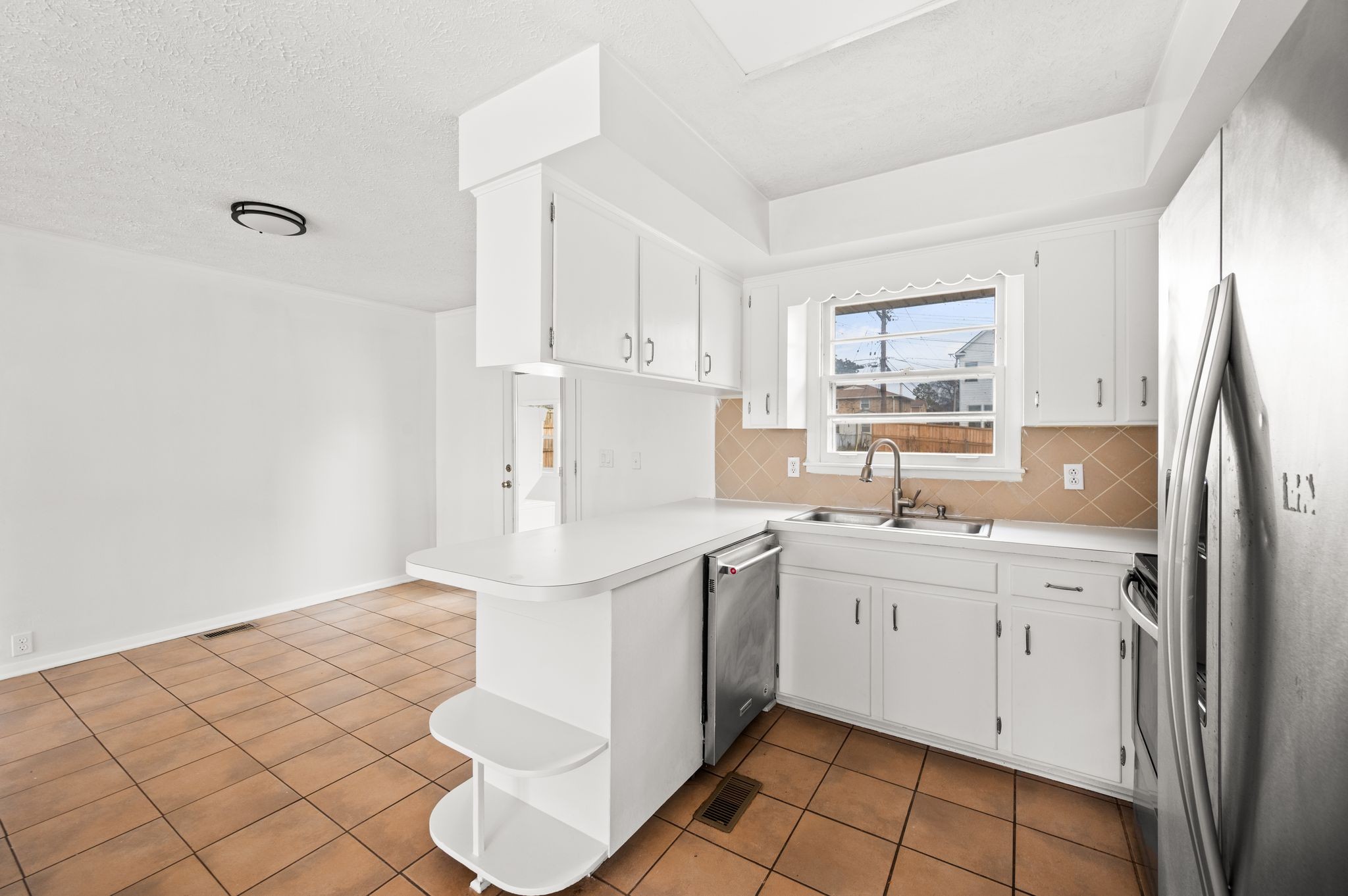 Nashville, Tennessee 37209, United States, 4 Bedrooms Bedrooms, ,2 BathroomsBathrooms,Residential,Active,252218