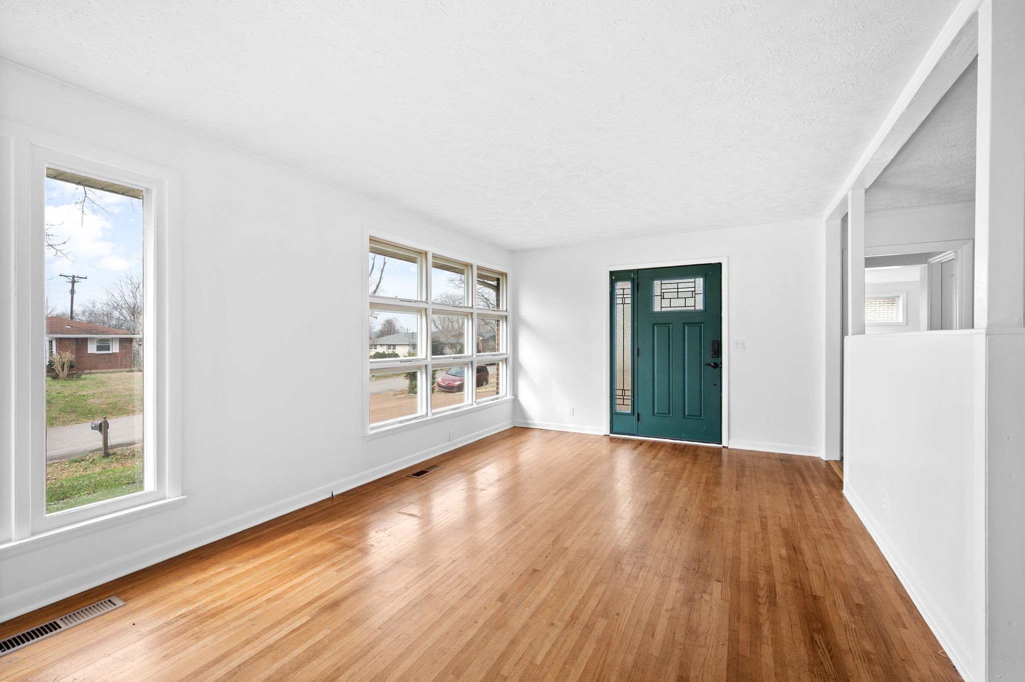 Nashville, Tennessee 37209, United States, 4 Bedrooms Bedrooms, ,2 BathroomsBathrooms,Residential,Active,252218