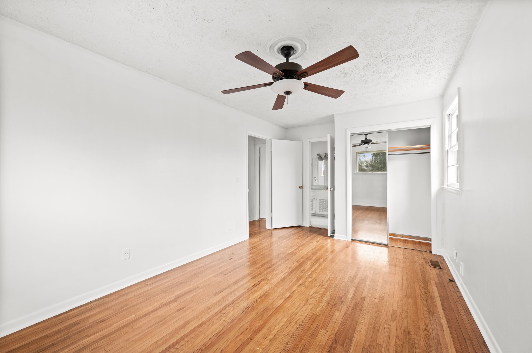 Nashville, Tennessee 37209, United States, 4 Bedrooms Bedrooms, ,2 BathroomsBathrooms,Residential,Active,252218