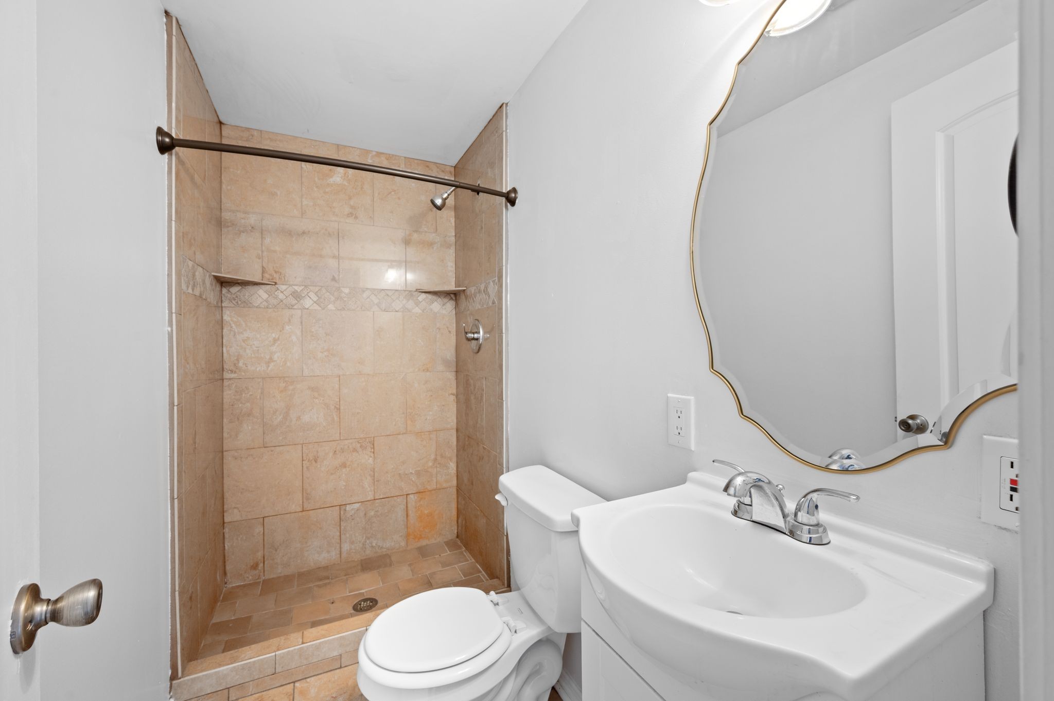 Nashville, Tennessee 37209, United States, 4 Bedrooms Bedrooms, ,2 BathroomsBathrooms,Residential,Active,252218