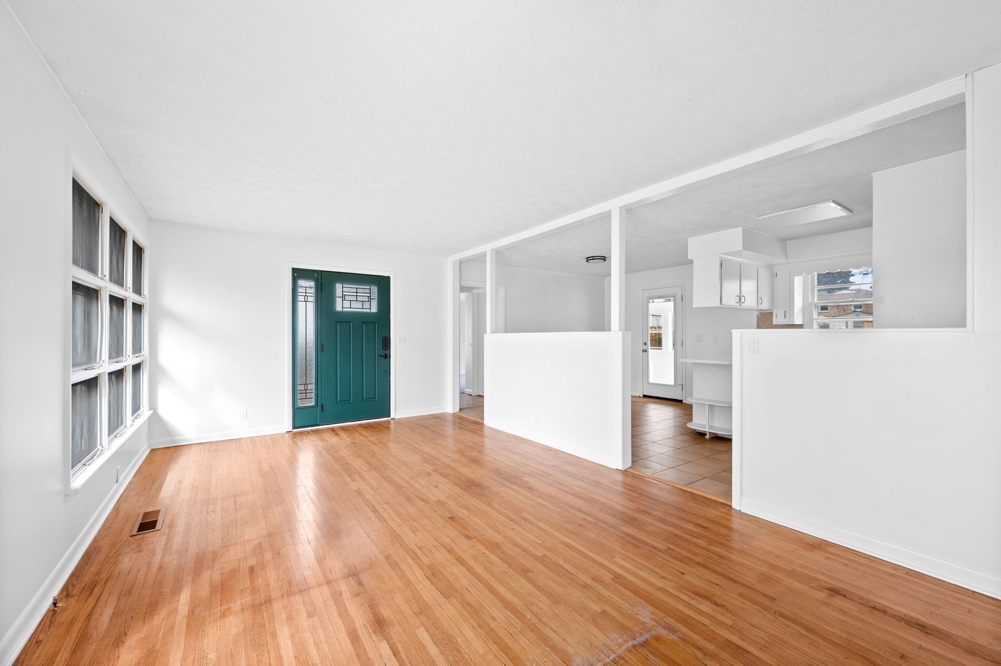 Nashville, Tennessee 37209, United States, 4 Bedrooms Bedrooms, ,2 BathroomsBathrooms,Residential,Active,252218