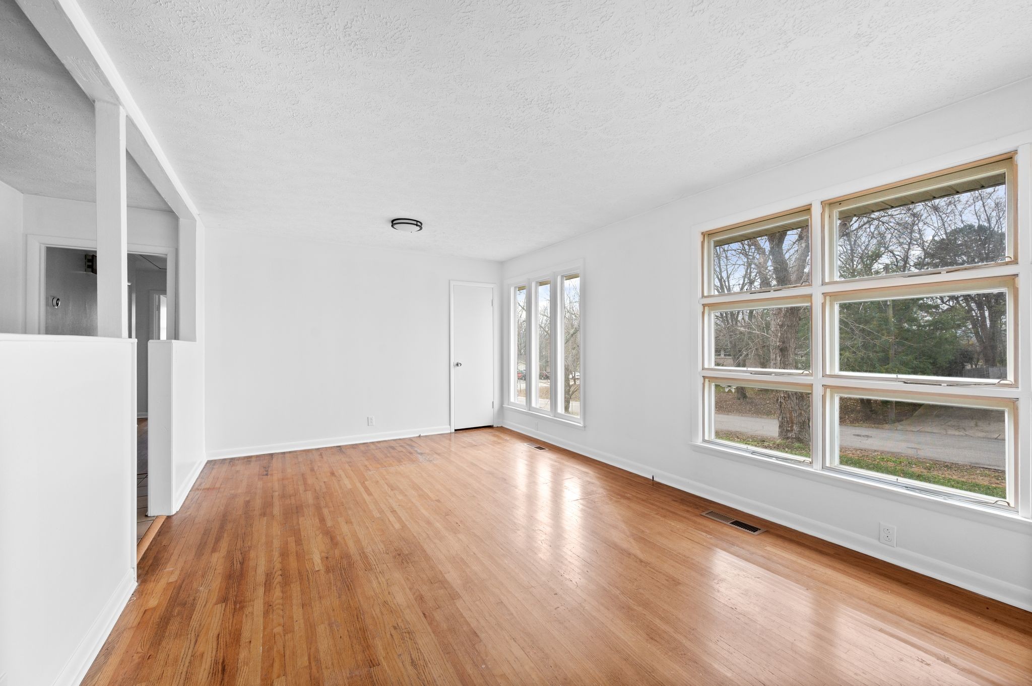 Nashville, Tennessee 37209, United States, 4 Bedrooms Bedrooms, ,2 BathroomsBathrooms,Residential,Active,252218