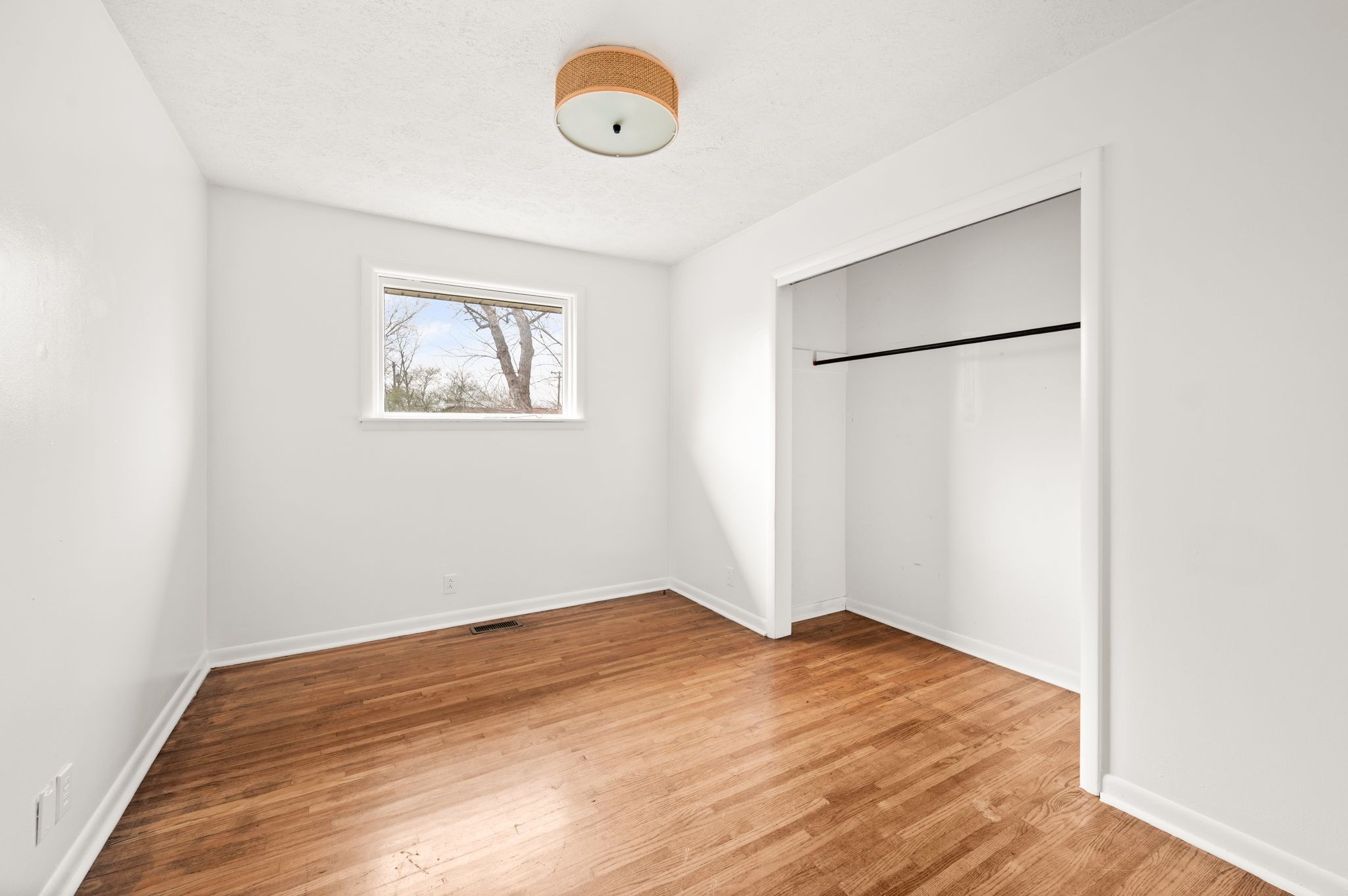 Nashville, Tennessee 37209, United States, 4 Bedrooms Bedrooms, ,2 BathroomsBathrooms,Residential,Active,252218