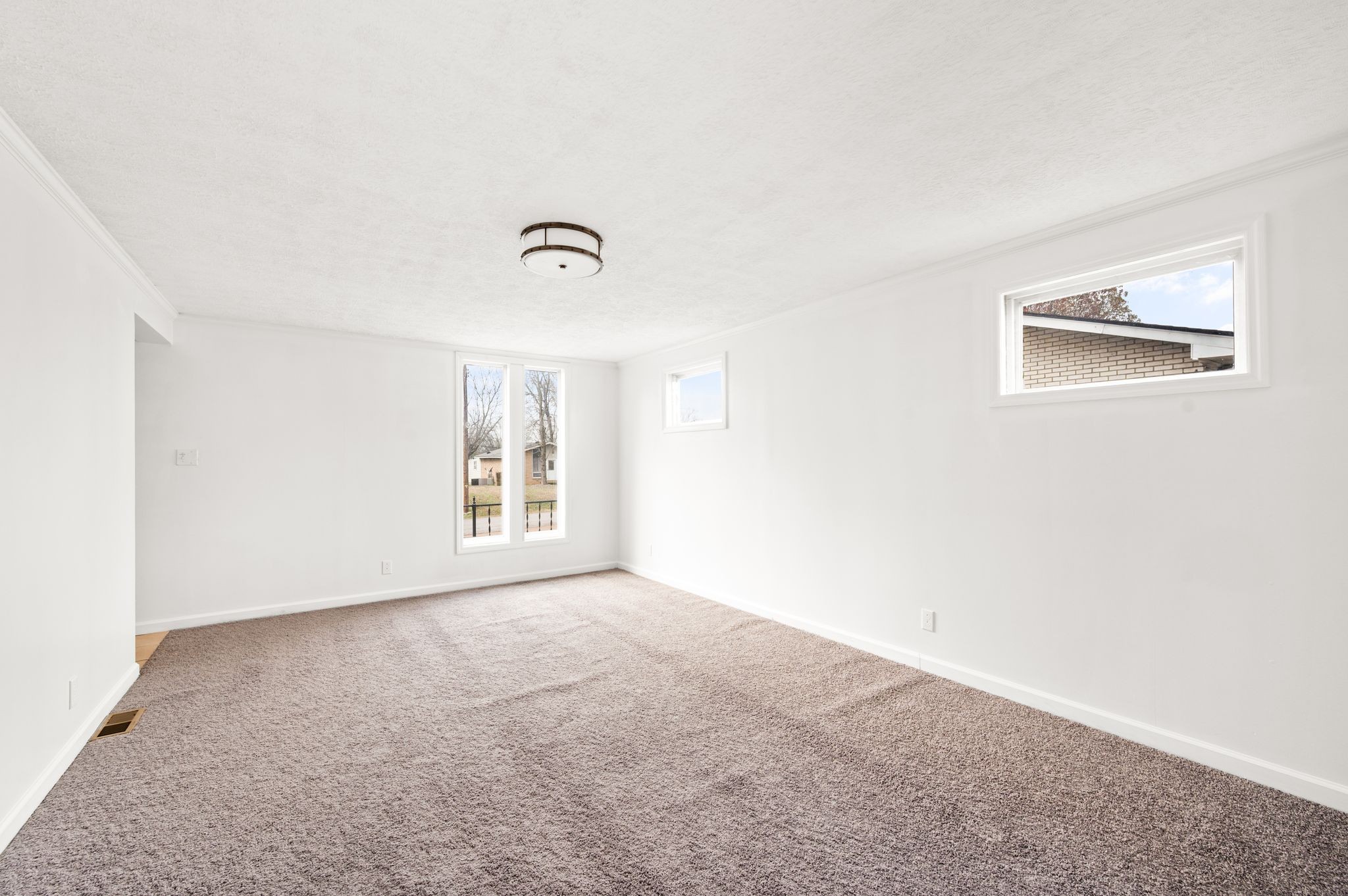 Nashville, Tennessee 37209, United States, 4 Bedrooms Bedrooms, ,2 BathroomsBathrooms,Residential,Active,252218