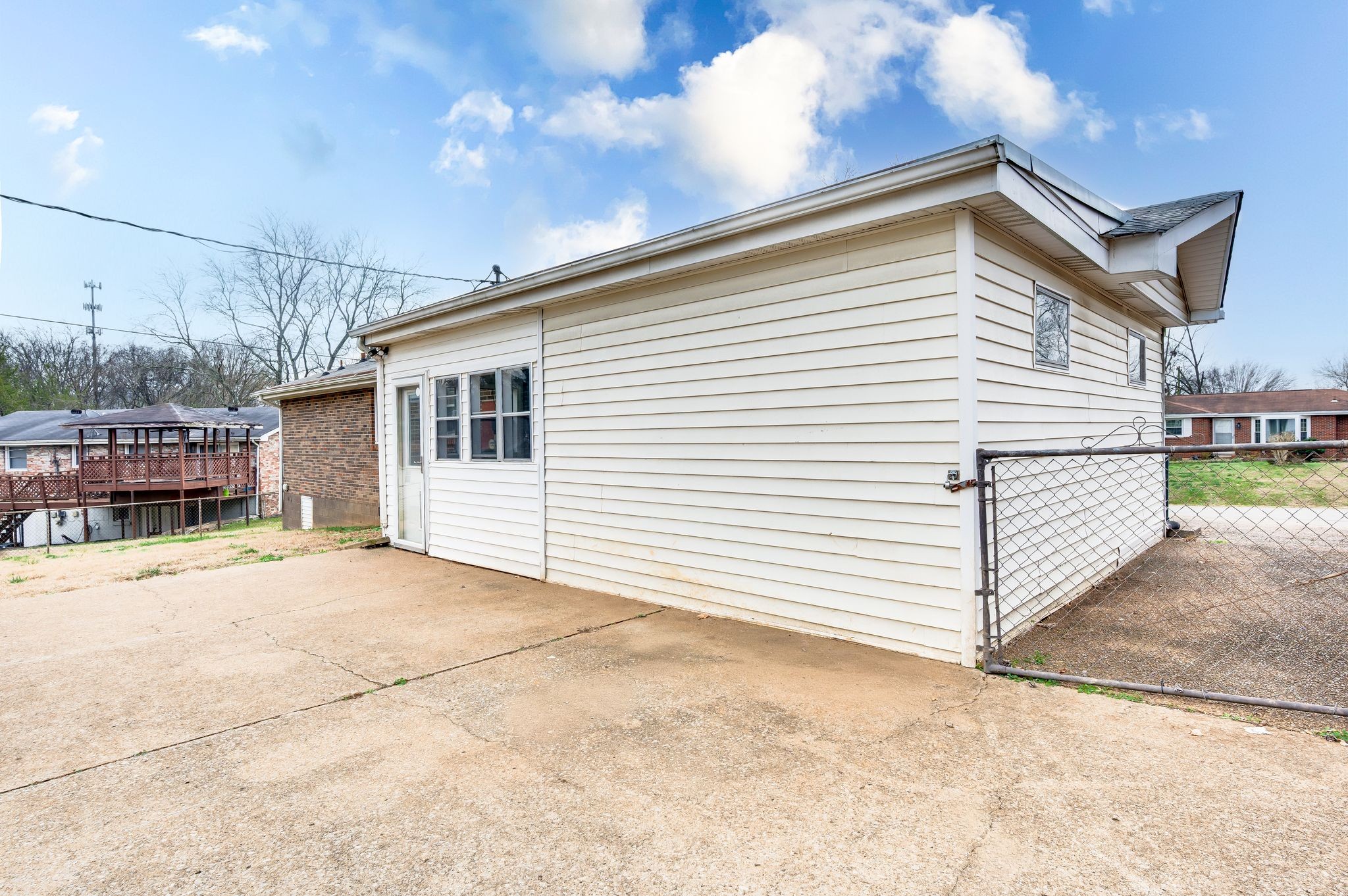 Nashville, Tennessee 37209, United States, 4 Bedrooms Bedrooms, ,2 BathroomsBathrooms,Residential,Active,252218