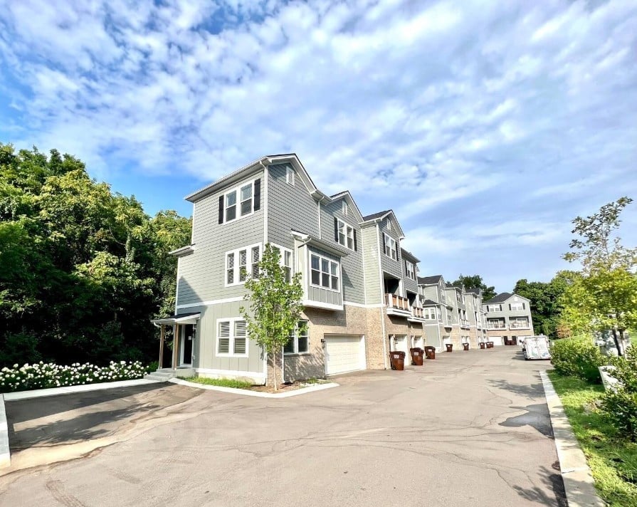 3.0-bed rental at 450 Glastonbury Rd 6