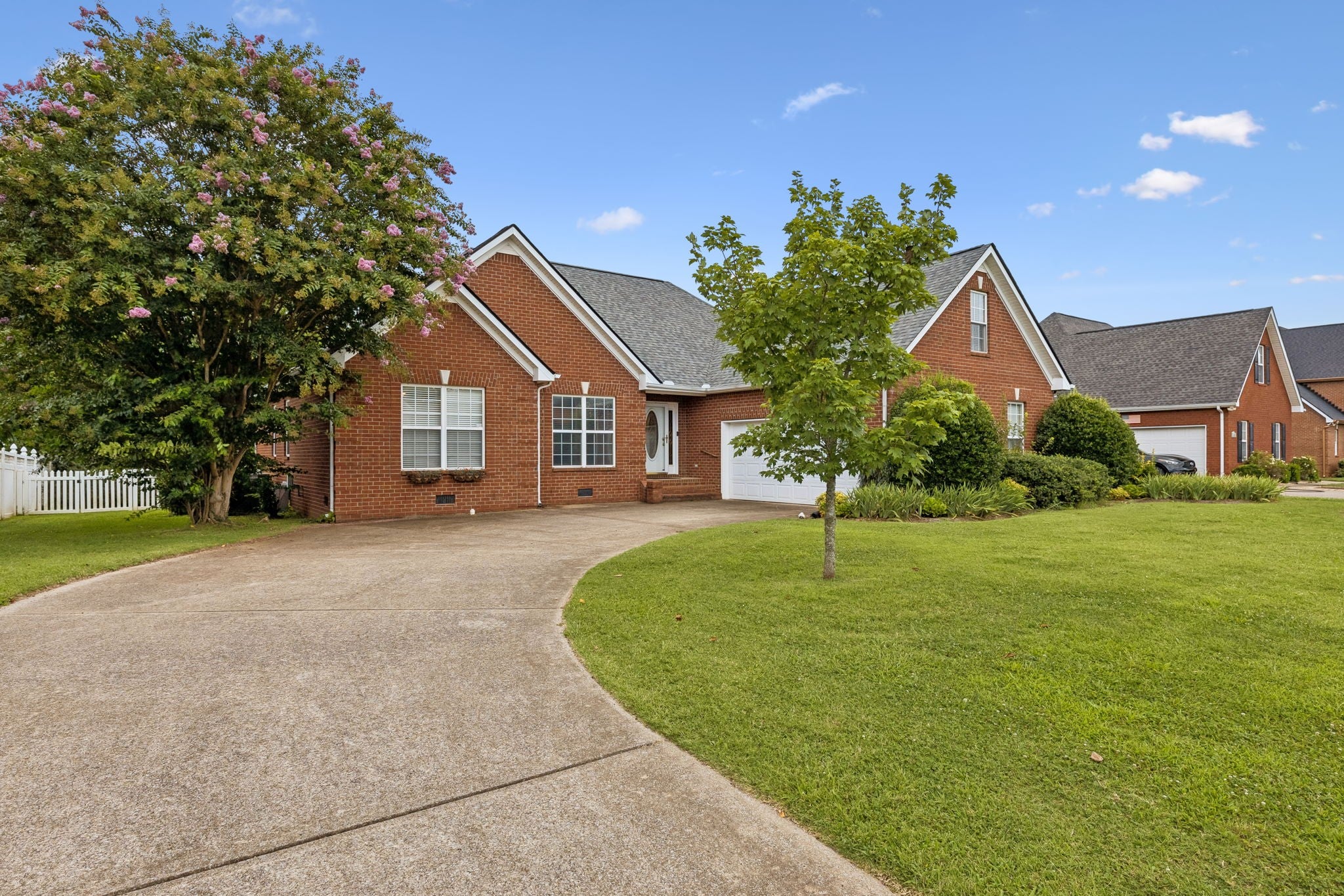 371 Sayre Ln