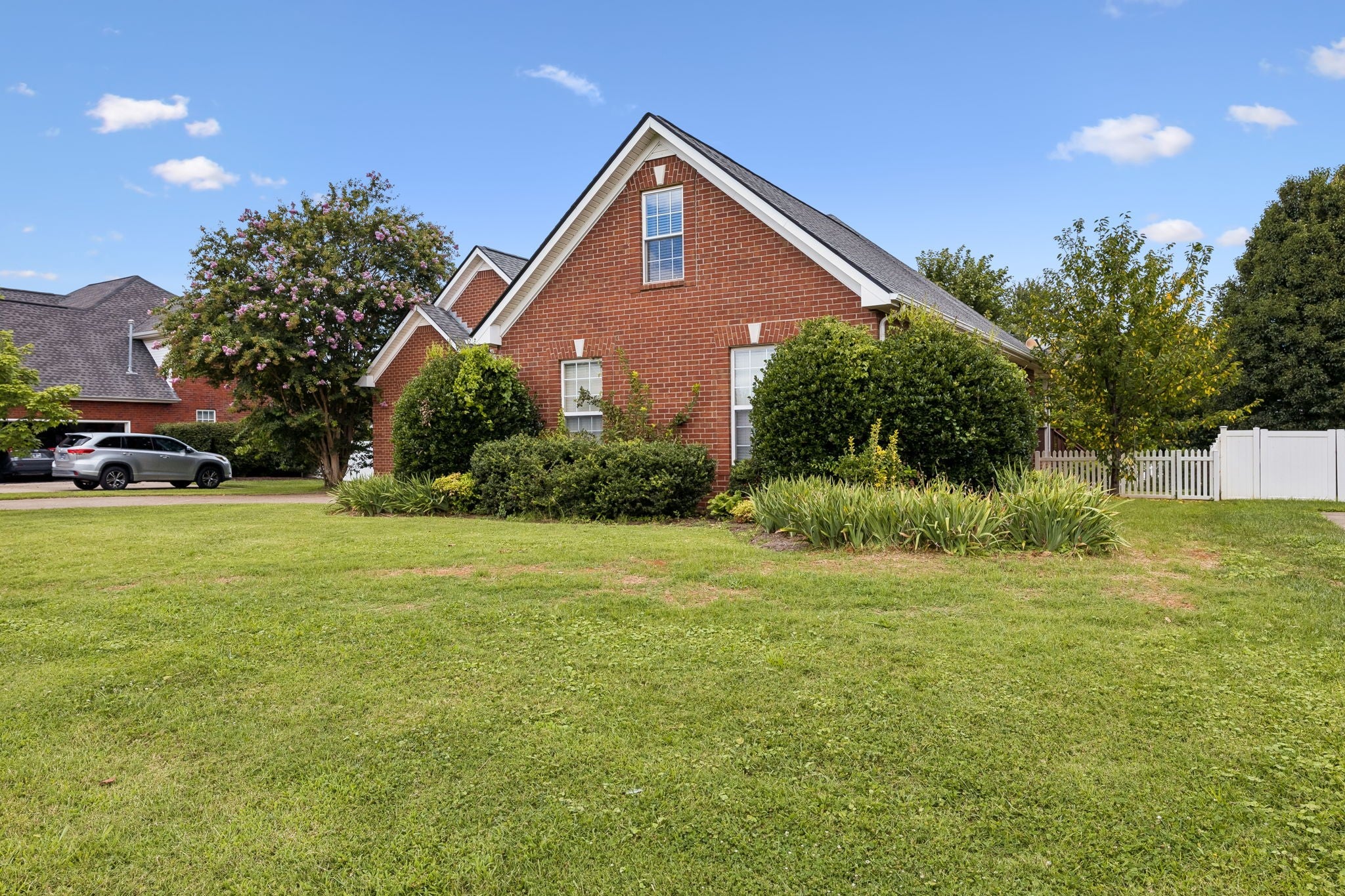 371 Sayre Ln