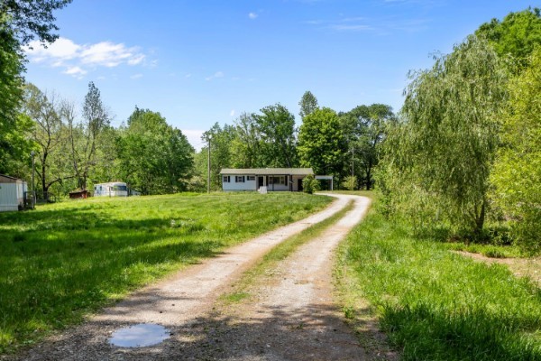 305 Old Bruceton Rd