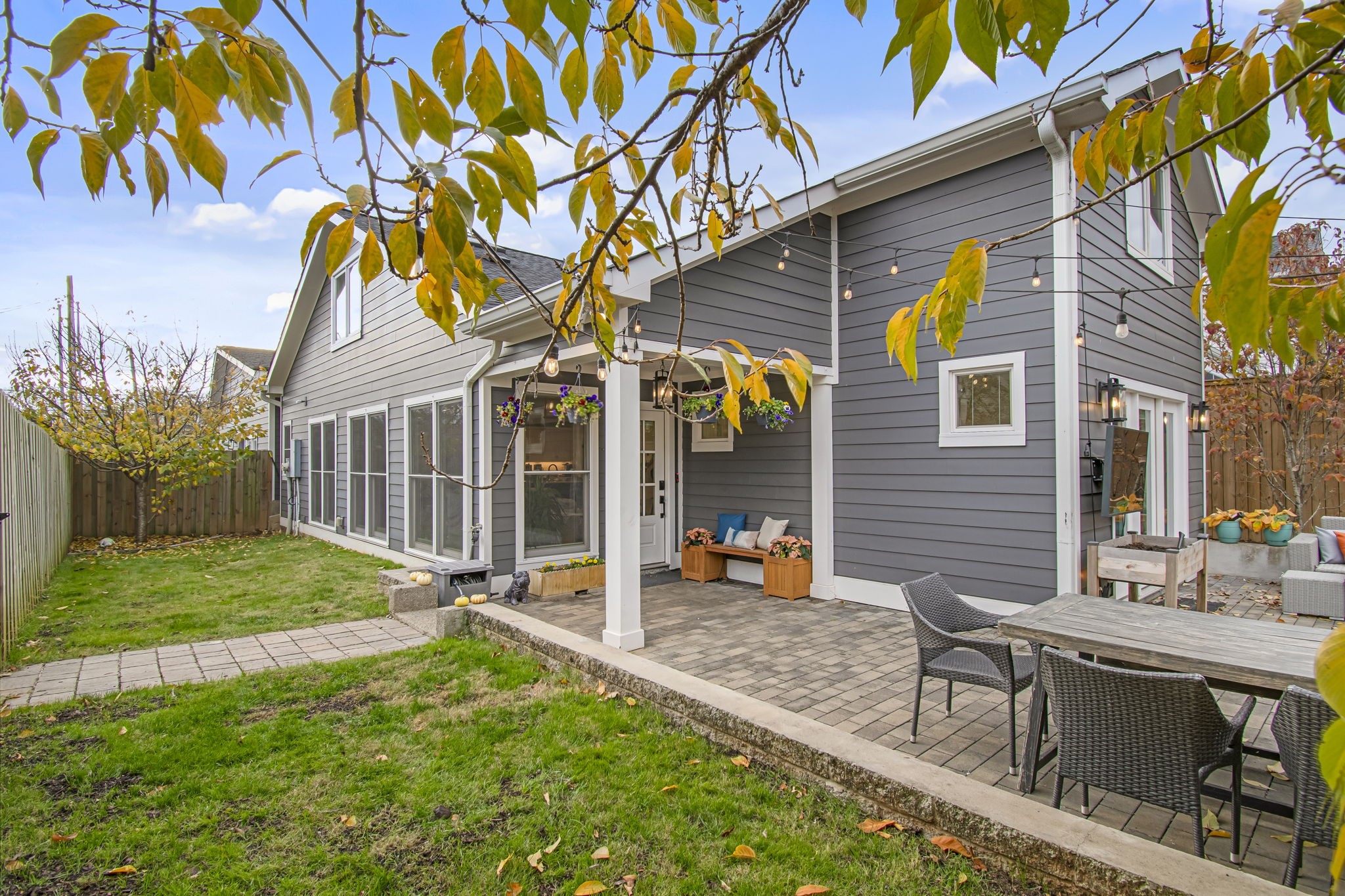 Nashville, Tennessee 37208, United States, 3 Bedrooms Bedrooms, ,3 BathroomsBathrooms,Residential,Coming Soon,241305