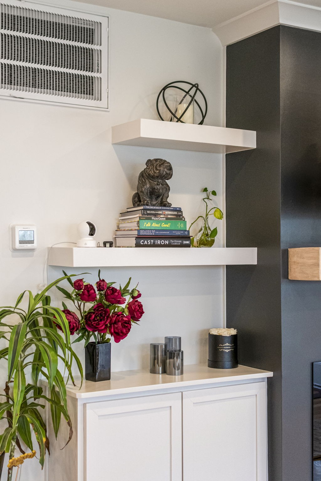 Nashville, Tennessee 37208, United States, 3 Bedrooms Bedrooms, ,3 BathroomsBathrooms,Residential,Coming Soon,241305