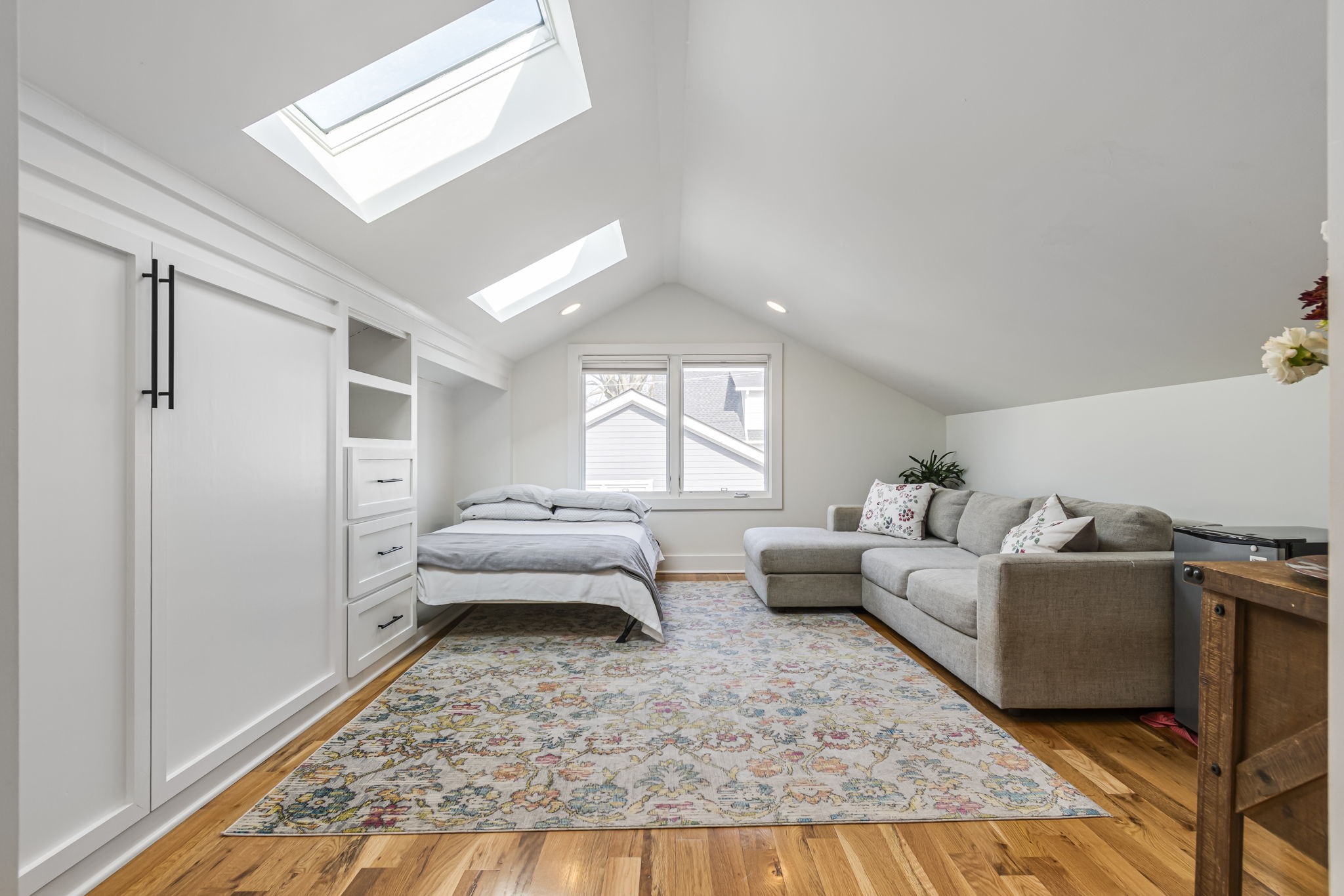 Nashville, Tennessee 37208, United States, 3 Bedrooms Bedrooms, ,3 BathroomsBathrooms,Residential,Coming Soon,241305