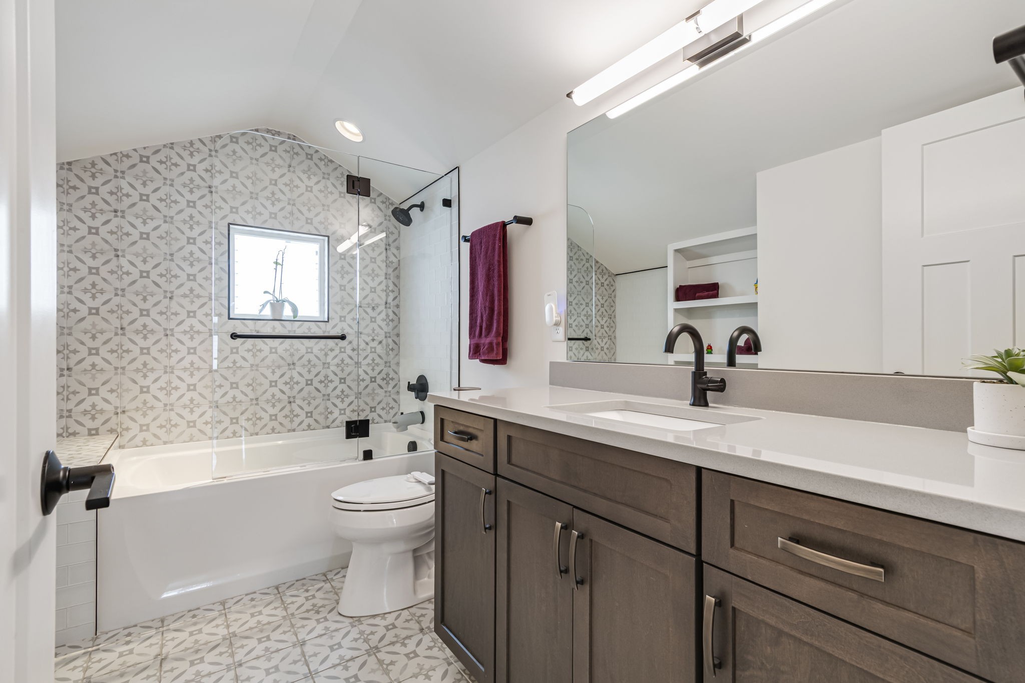 Nashville, Tennessee 37208, United States, 3 Bedrooms Bedrooms, ,3 BathroomsBathrooms,Residential,Coming Soon,241305