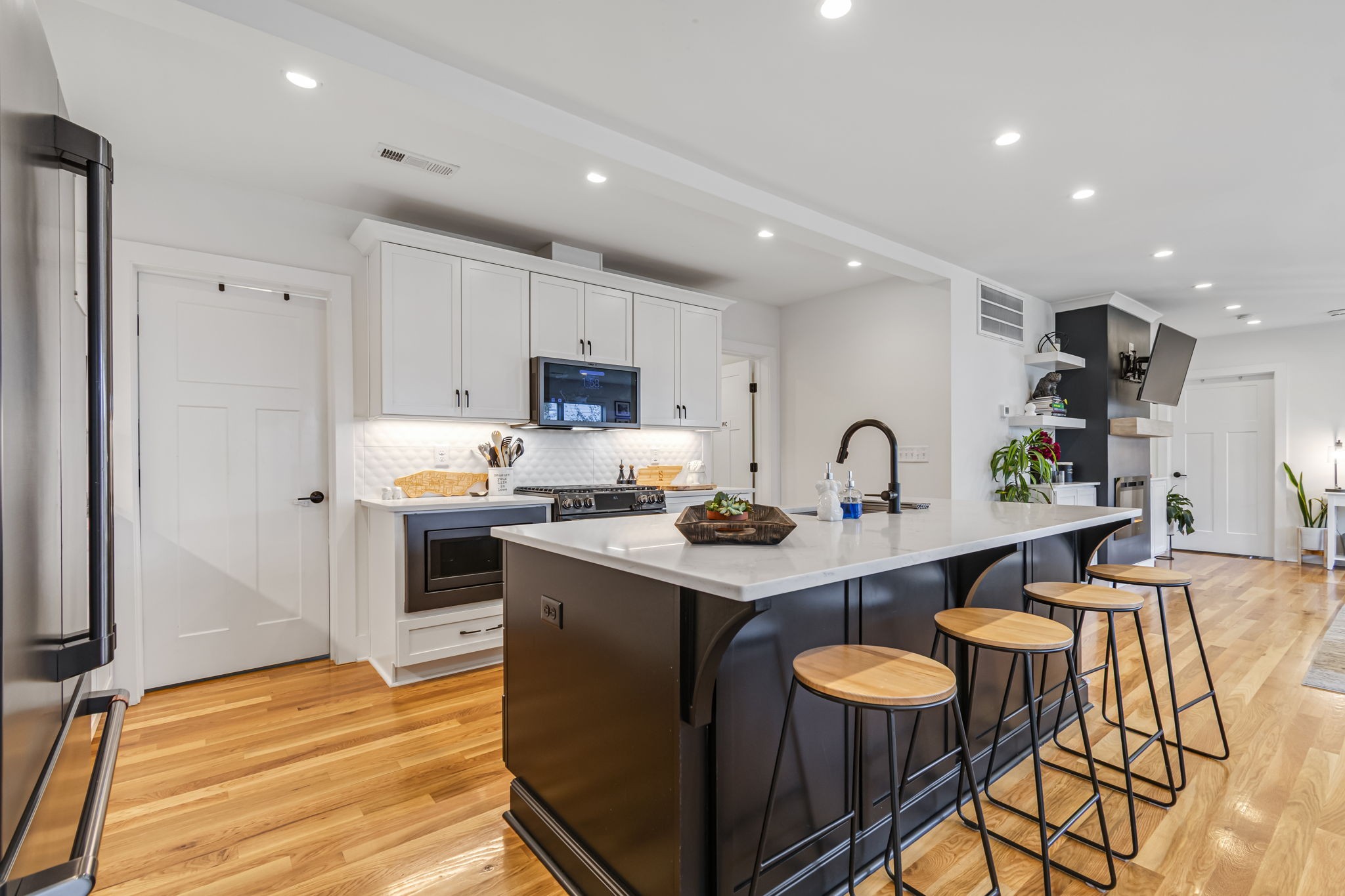 Nashville, Tennessee 37208, United States, 3 Bedrooms Bedrooms, ,3 BathroomsBathrooms,Residential,Coming Soon,241305