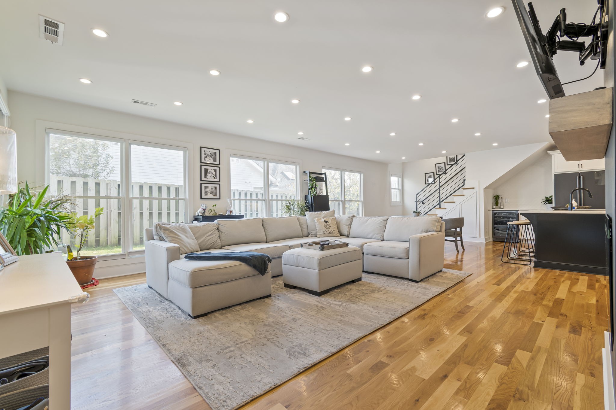 Nashville, Tennessee 37208, United States, 3 Bedrooms Bedrooms, ,3 BathroomsBathrooms,Residential,Coming Soon,241305