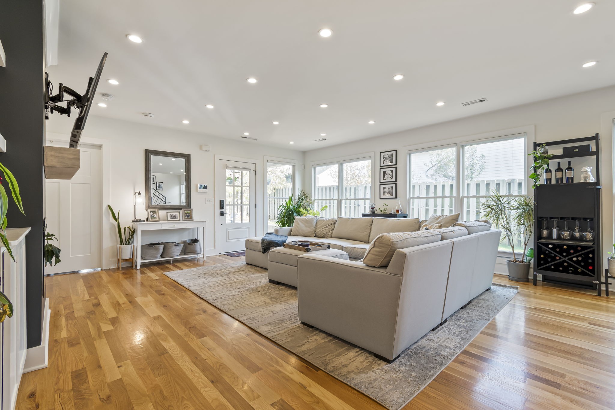 Nashville, Tennessee 37208, United States, 3 Bedrooms Bedrooms, ,3 BathroomsBathrooms,Residential,Coming Soon,241305