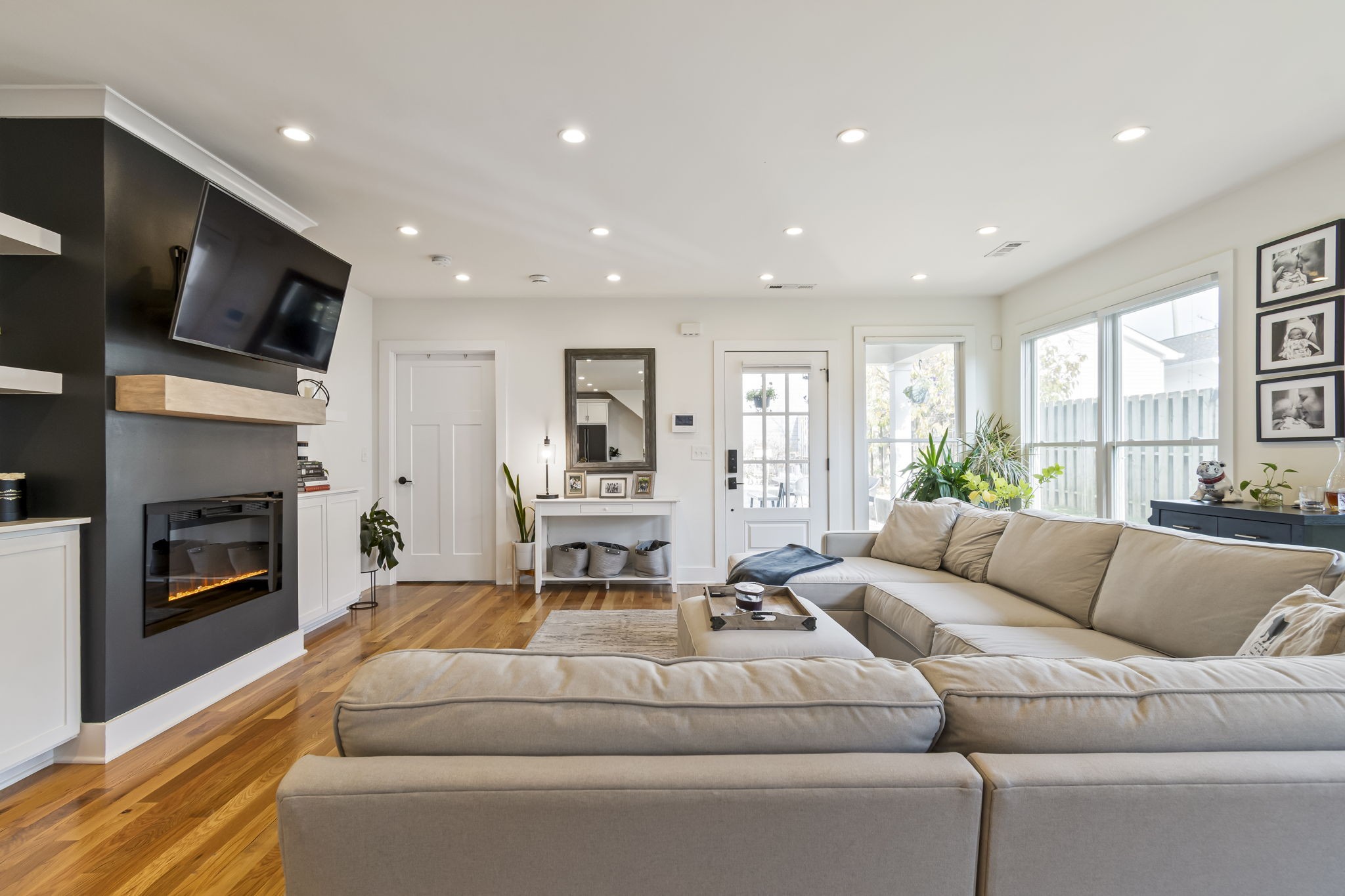 Nashville, Tennessee 37208, United States, 3 Bedrooms Bedrooms, ,3 BathroomsBathrooms,Residential,Coming Soon,241305