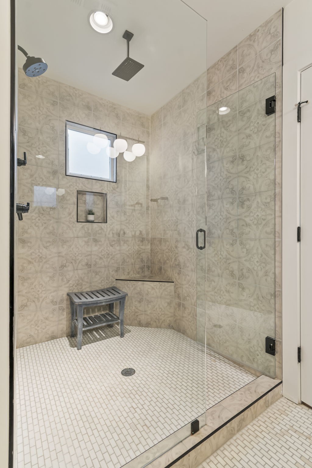 Nashville, Tennessee 37208, United States, 3 Bedrooms Bedrooms, ,3 BathroomsBathrooms,Residential,Coming Soon,241305