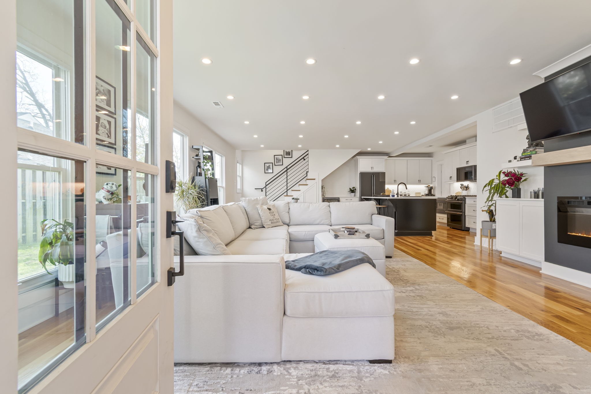 Nashville, Tennessee 37208, United States, 3 Bedrooms Bedrooms, ,3 BathroomsBathrooms,Residential,Coming Soon,241305