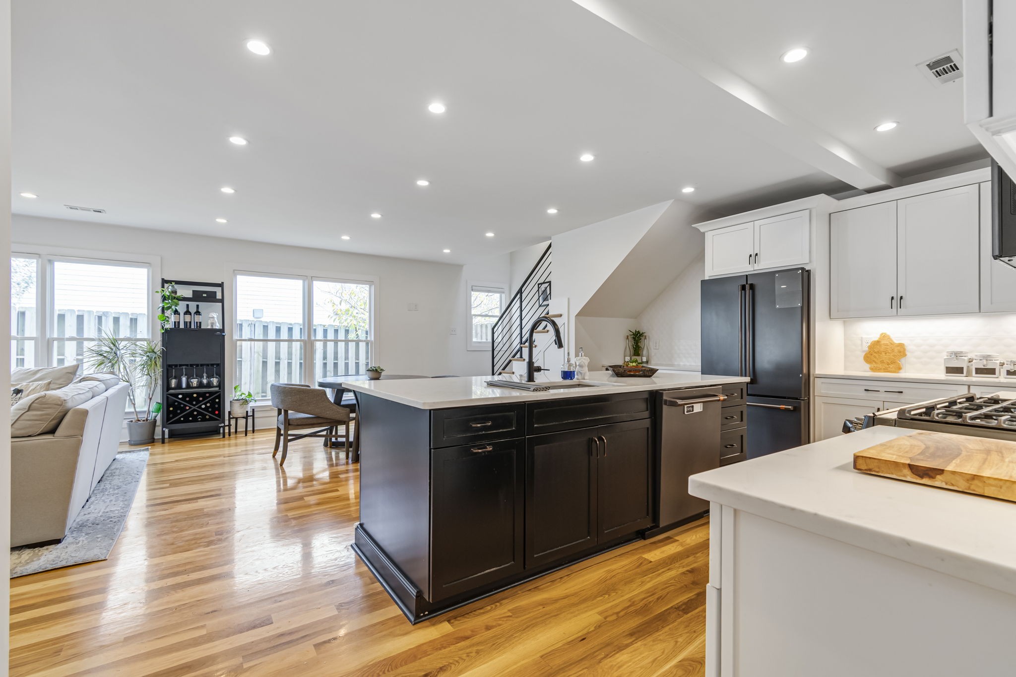 Nashville, Tennessee 37208, United States, 3 Bedrooms Bedrooms, ,3 BathroomsBathrooms,Residential,Coming Soon,241305