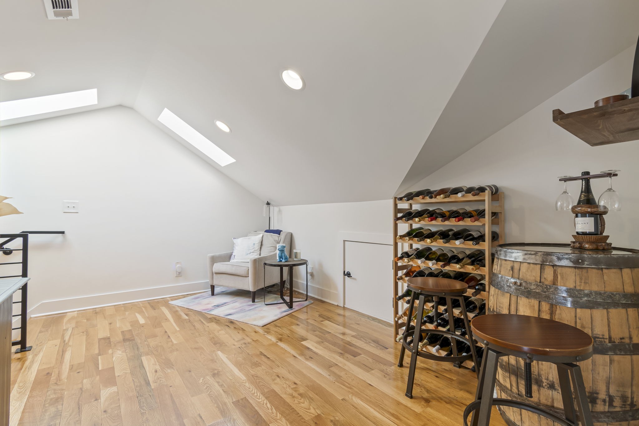 Nashville, Tennessee 37208, United States, 3 Bedrooms Bedrooms, ,3 BathroomsBathrooms,Residential,Coming Soon,241305