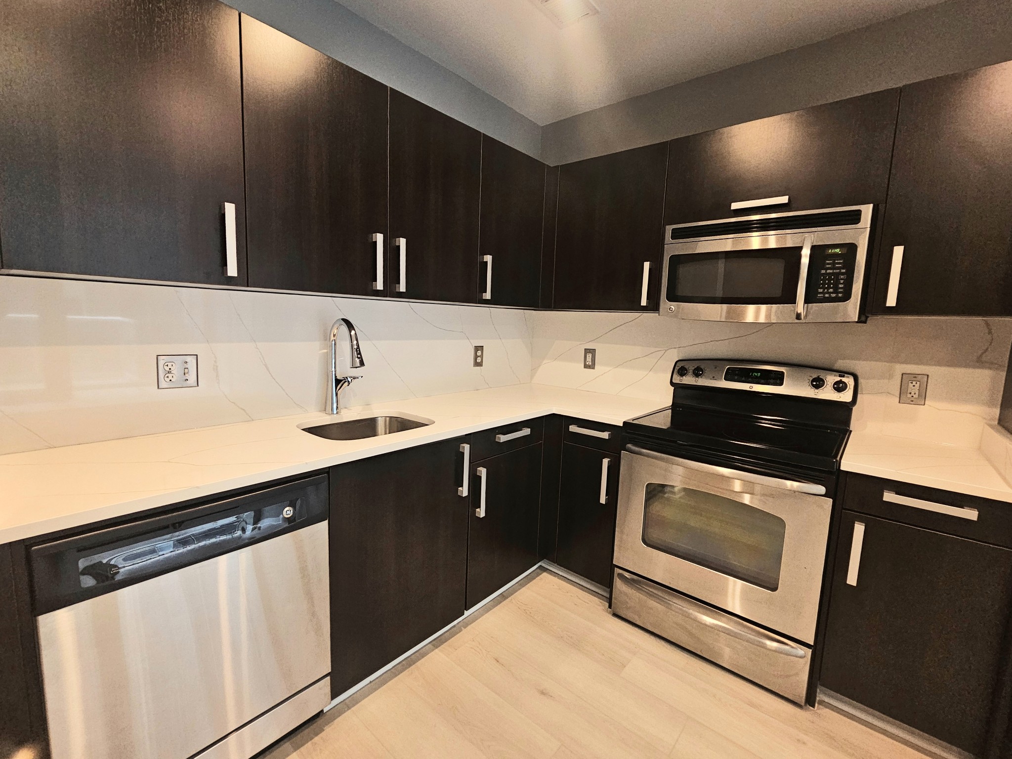 600 12th Ave S 602
