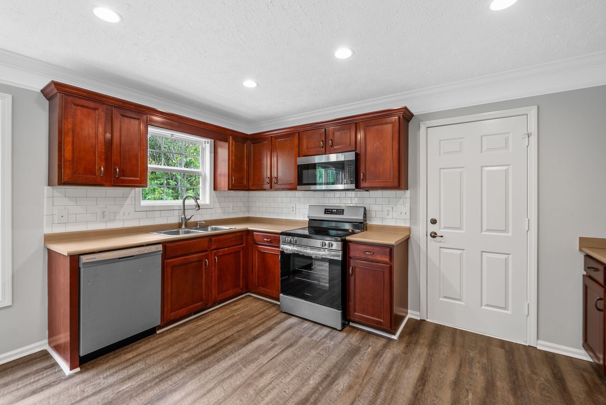 648 Winding Bluff Way