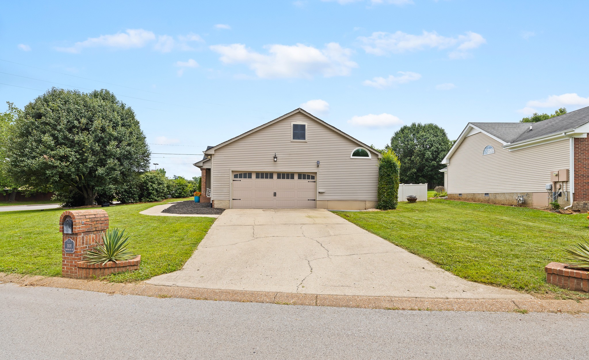 1101 Dawnwood Dr