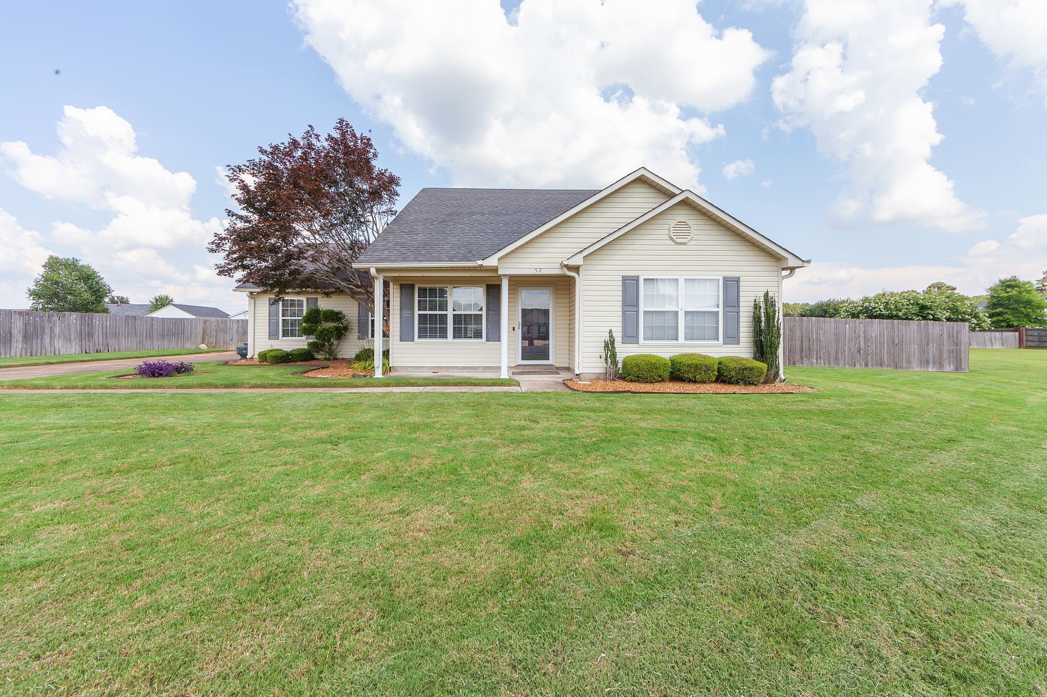 Photo 1 of 28 — 52 Majestic Oak Cv, Humboldt, TN 38343