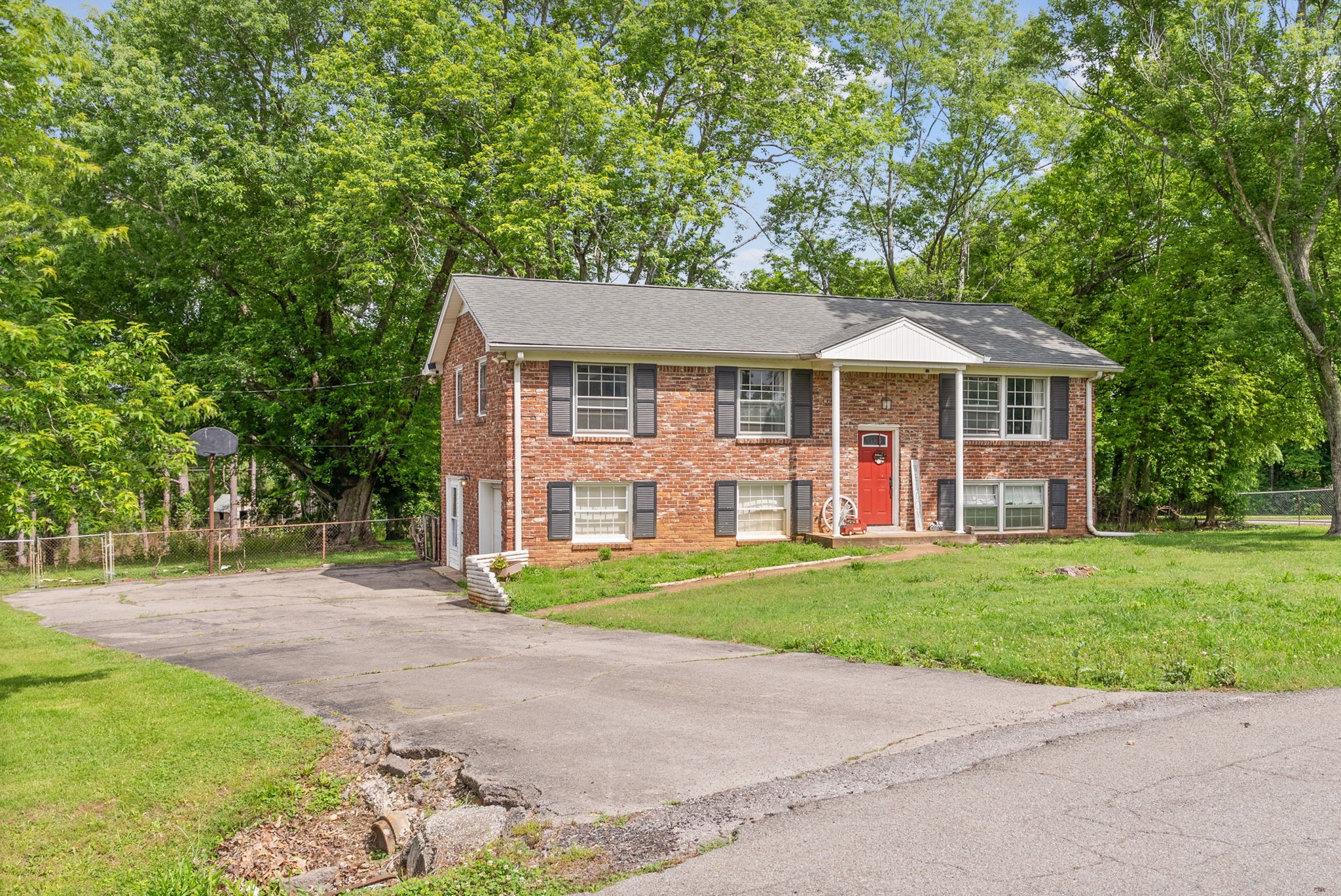 212 Slayden Cir