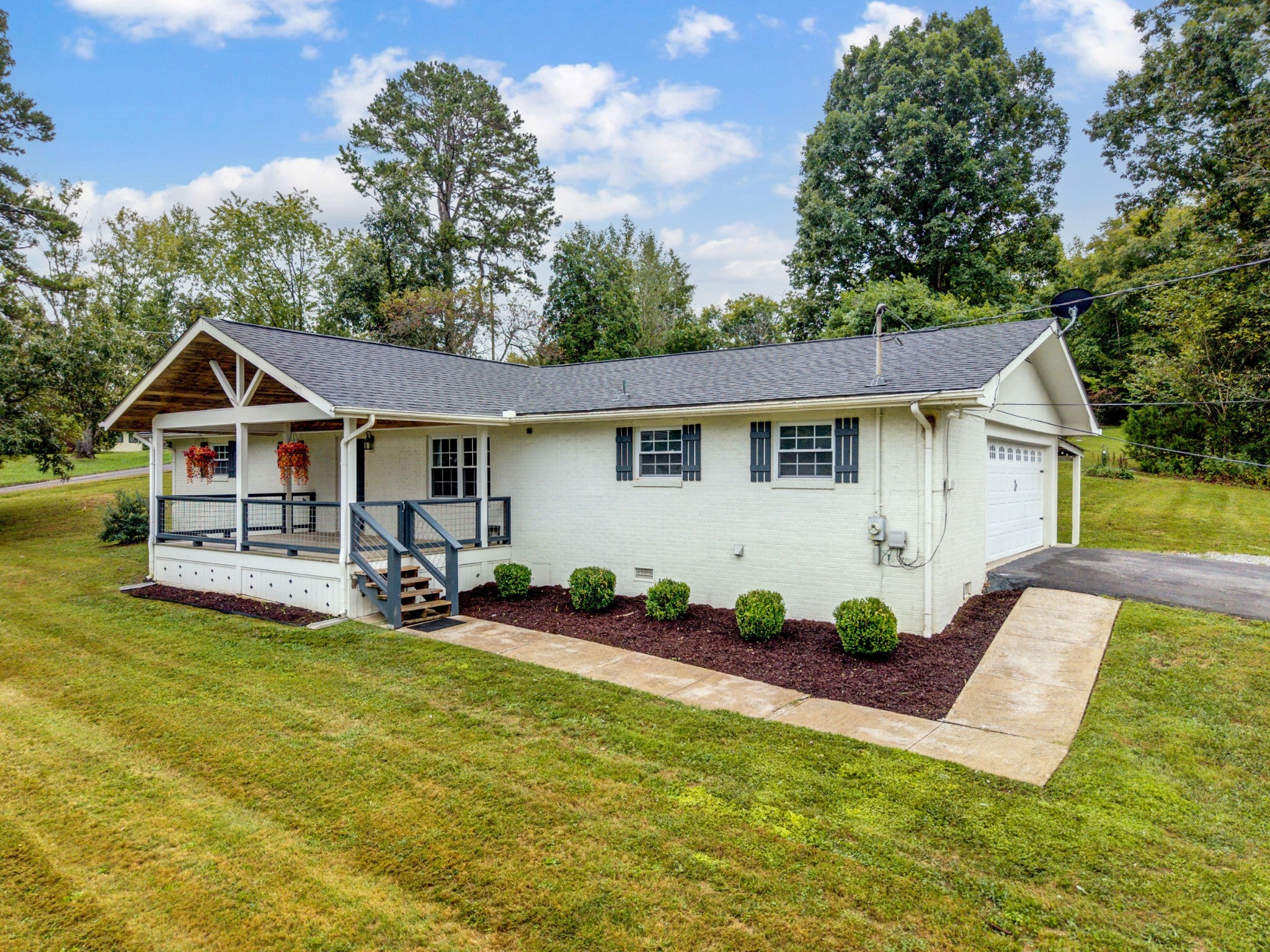 320 Lynn Dr