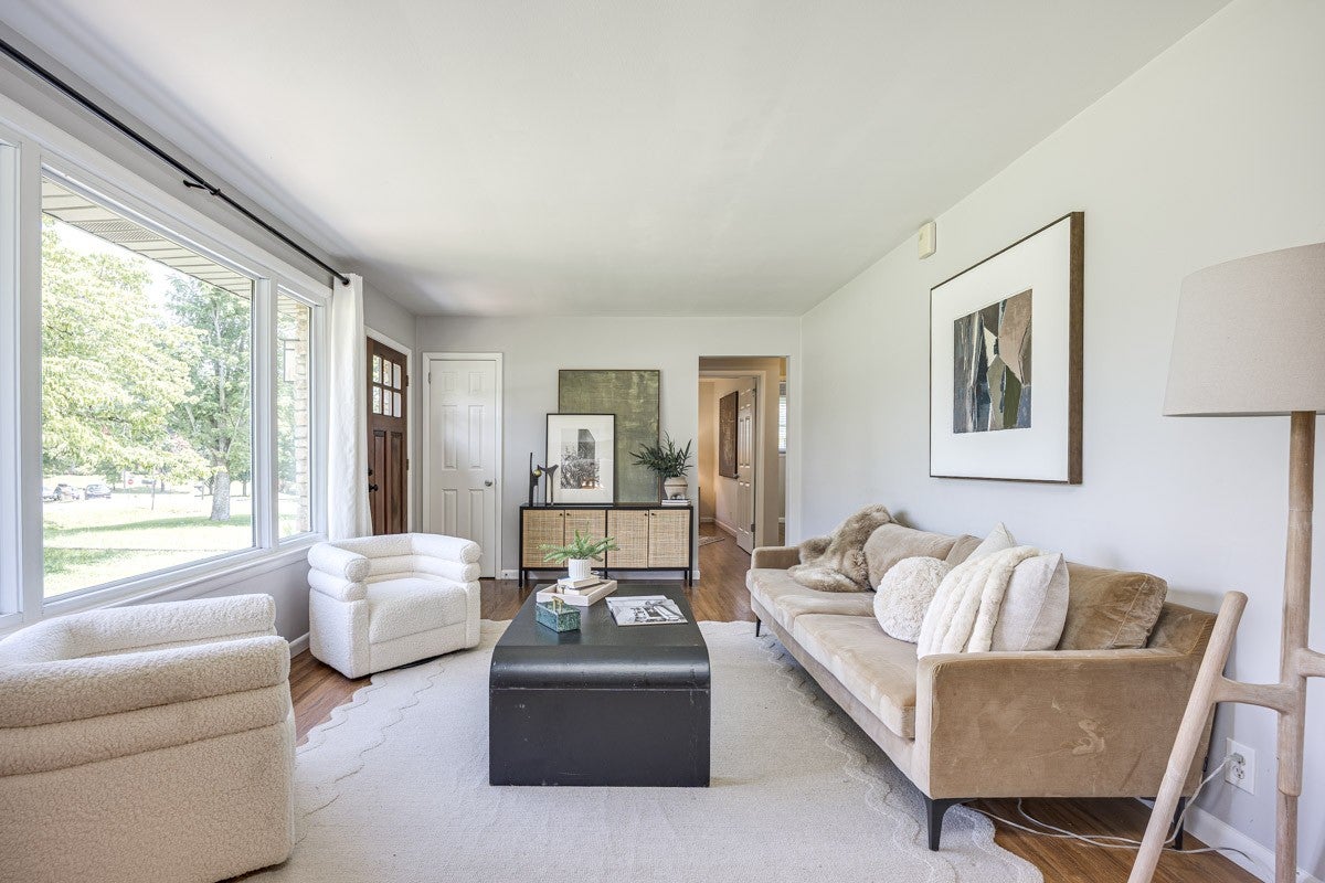 3-bed listing at 1930 Valley Park Dr, Nashville