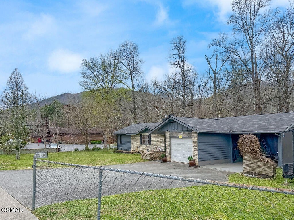 1203 Foxwood Drive