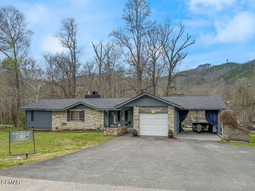 1203 Foxwood Drive