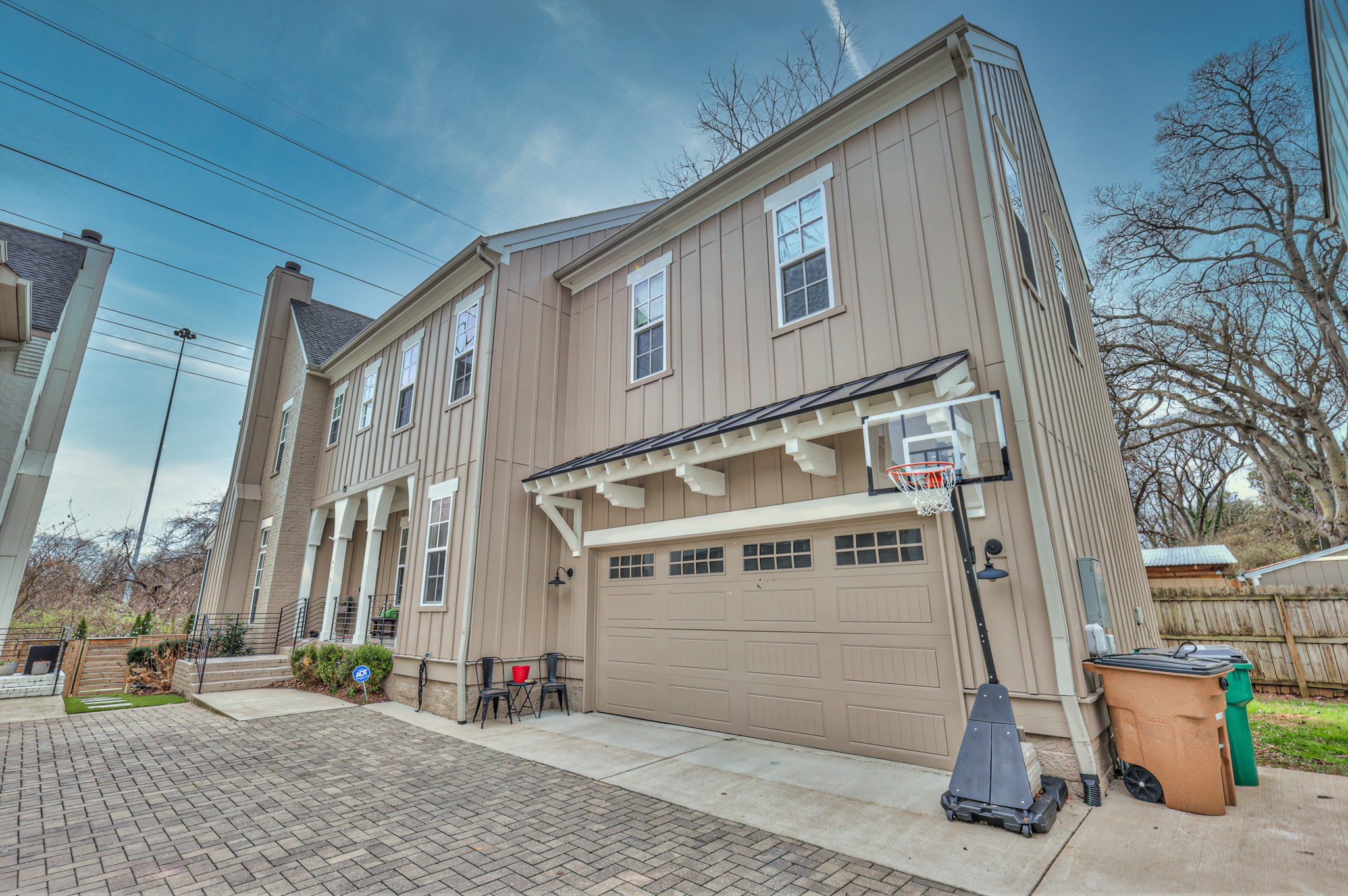 901B Gale Ln