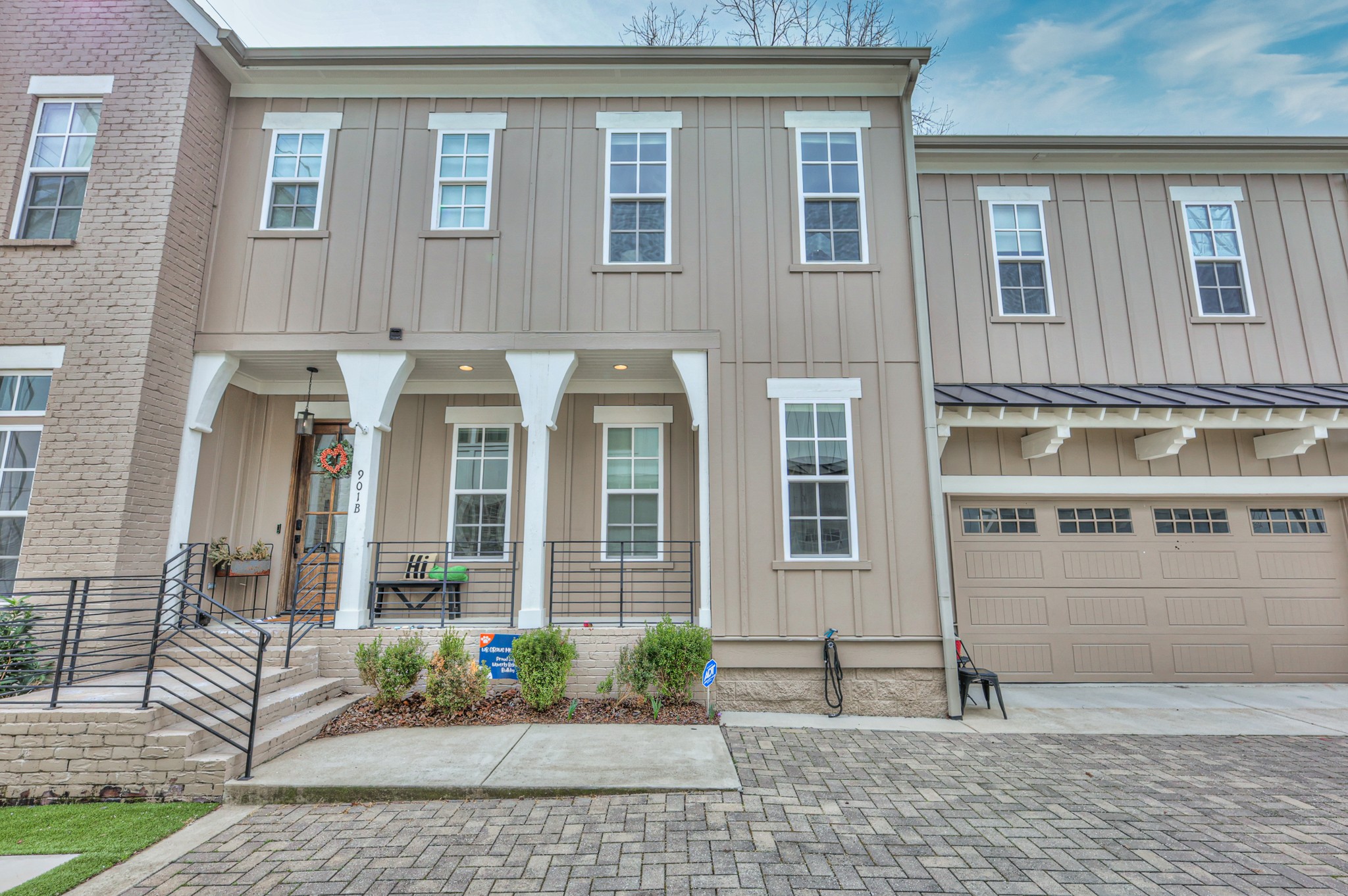 901B Gale Ln