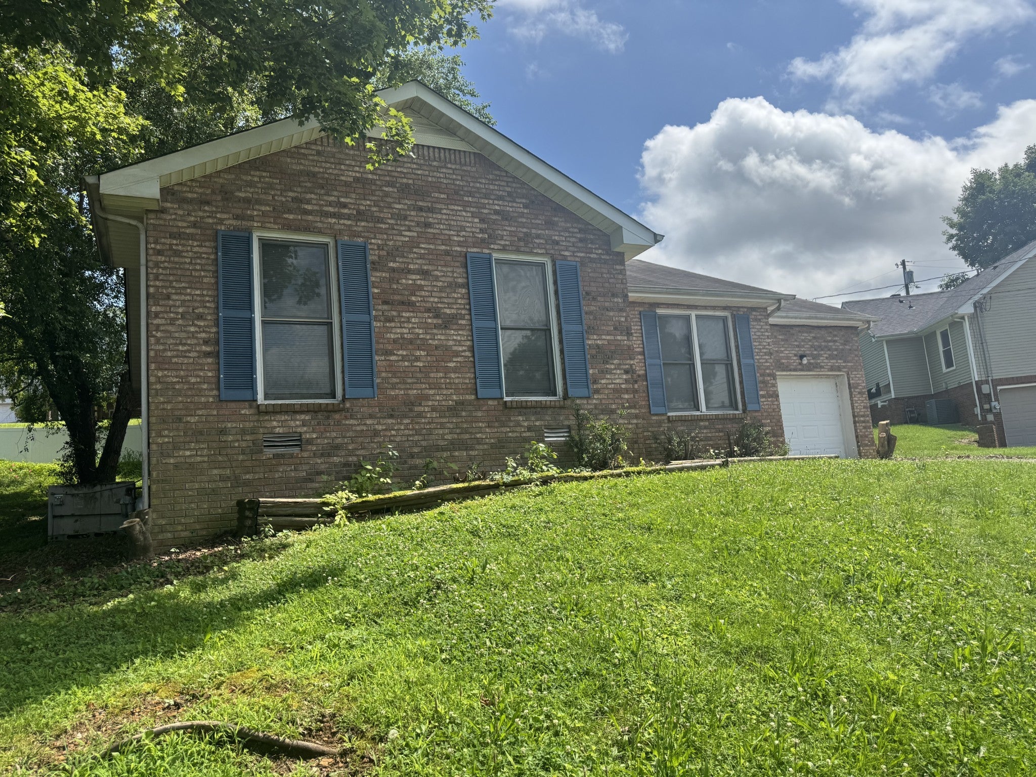 140 Whitehall Dr