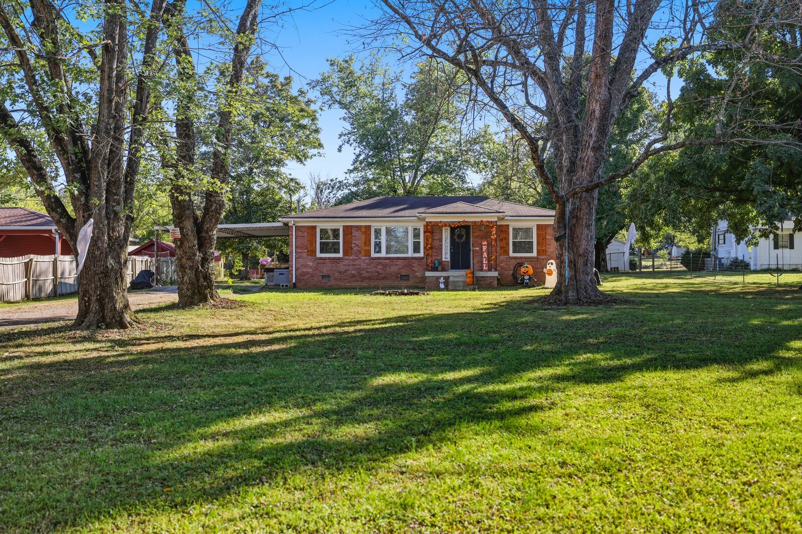 112 Hobbs Ln