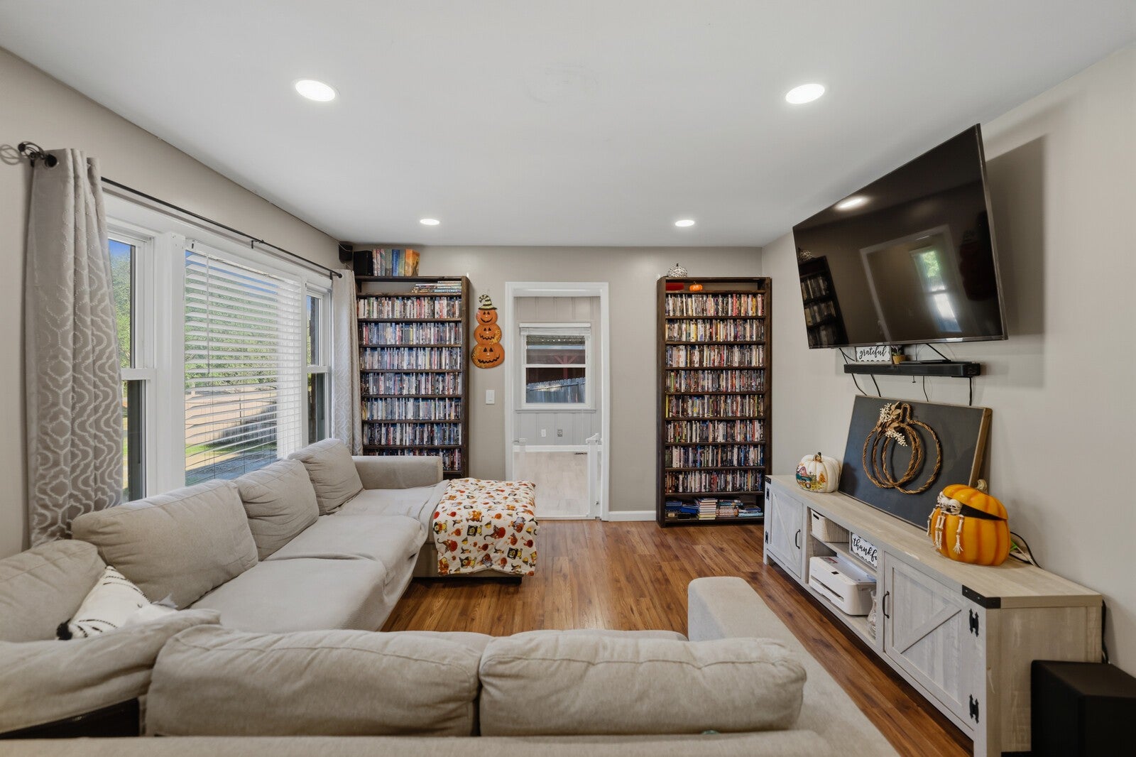 112 Hobbs Ln